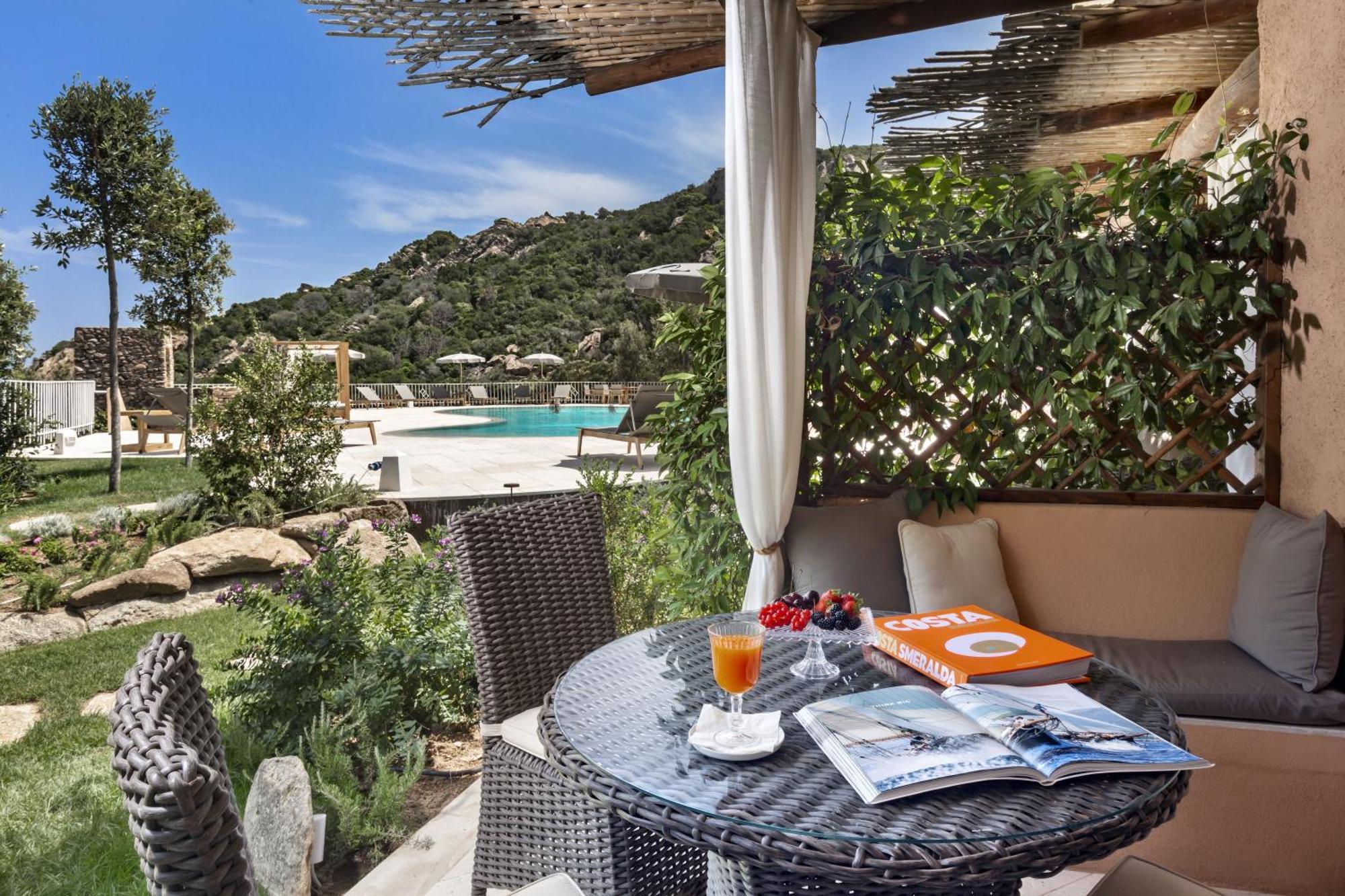 Deluxe Double Room Kitchenette Pool View