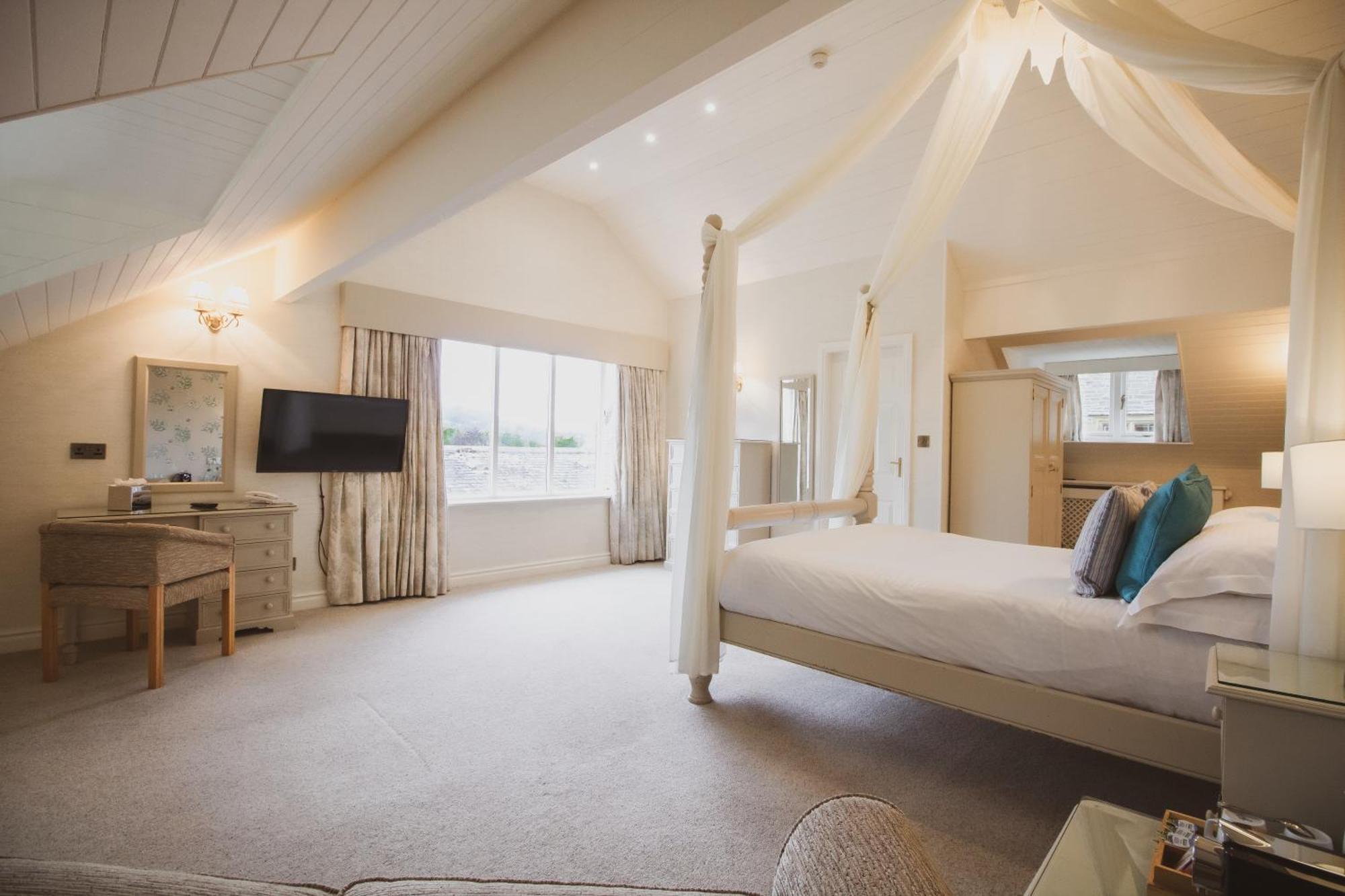 Double Room Four Poster Bed