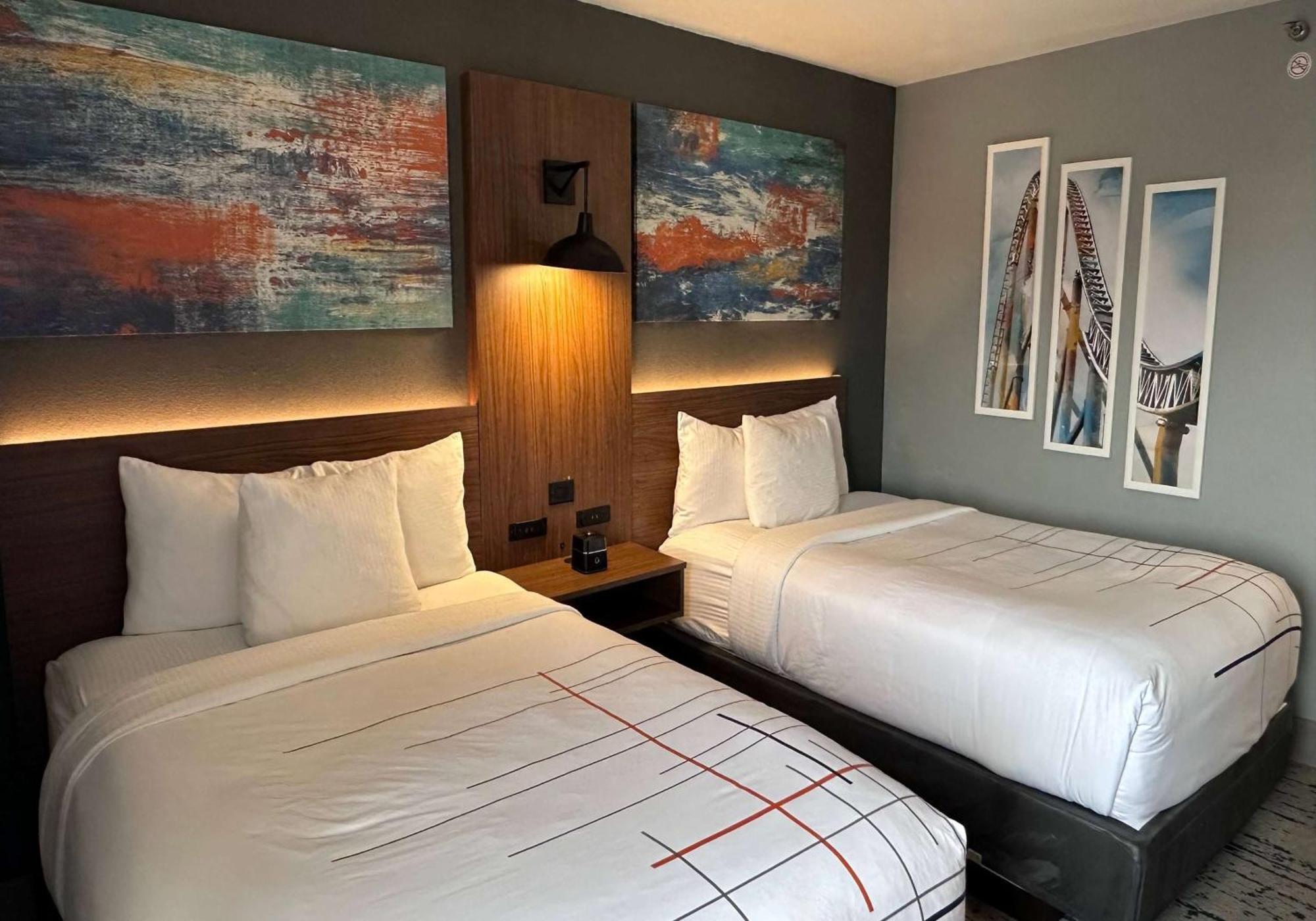 Deluxe Double Room Two Double Beds Pet Friendly or Non-Smoking