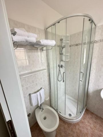 Family Room Private Bathroom,1522926370:JPEG
