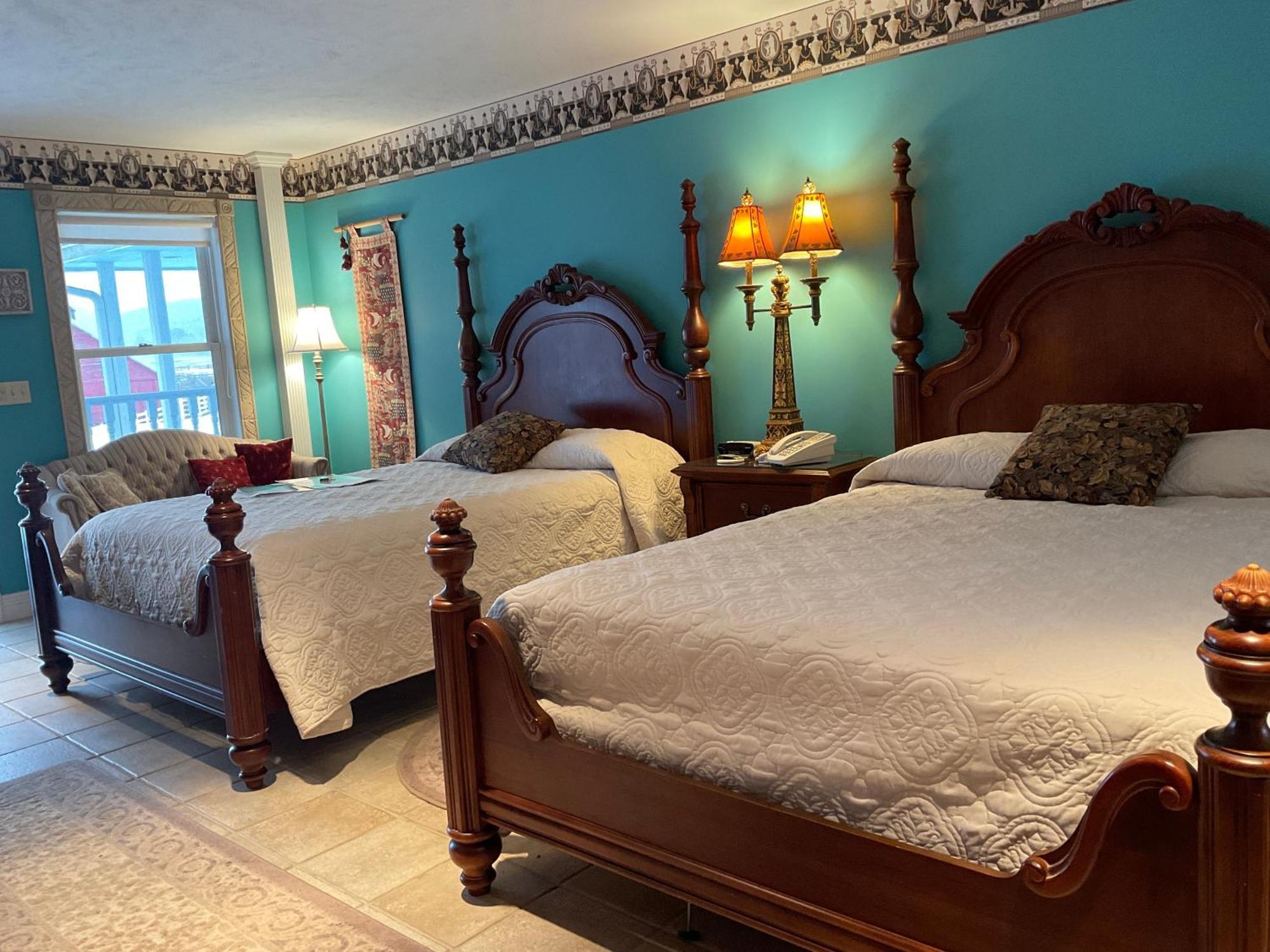 Deluxe Queen Room