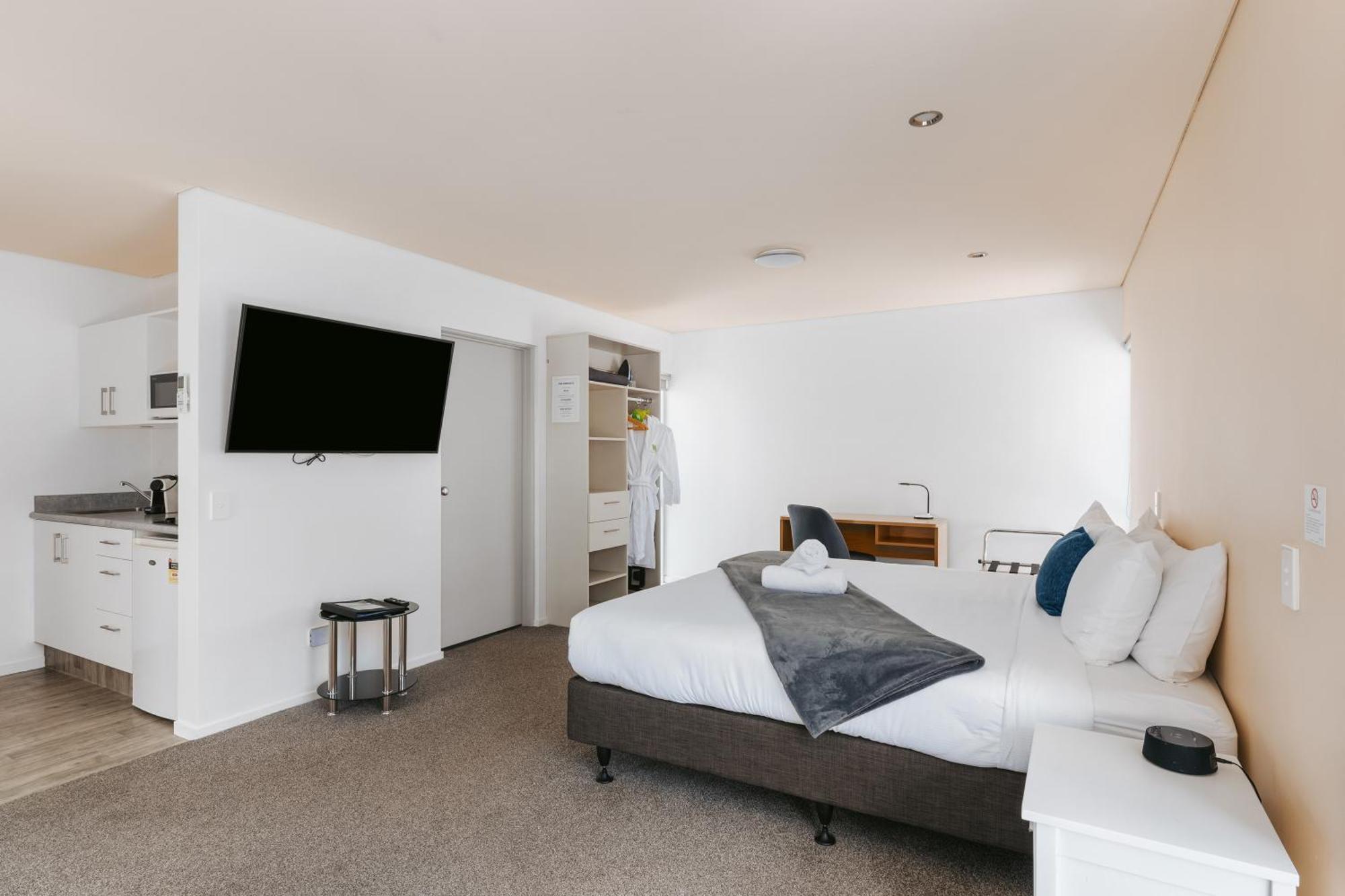 Executive King Studio Aircon