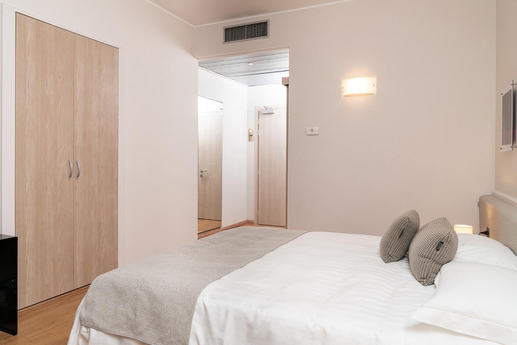 Young Double or Twin Room,682982403:JPEG
