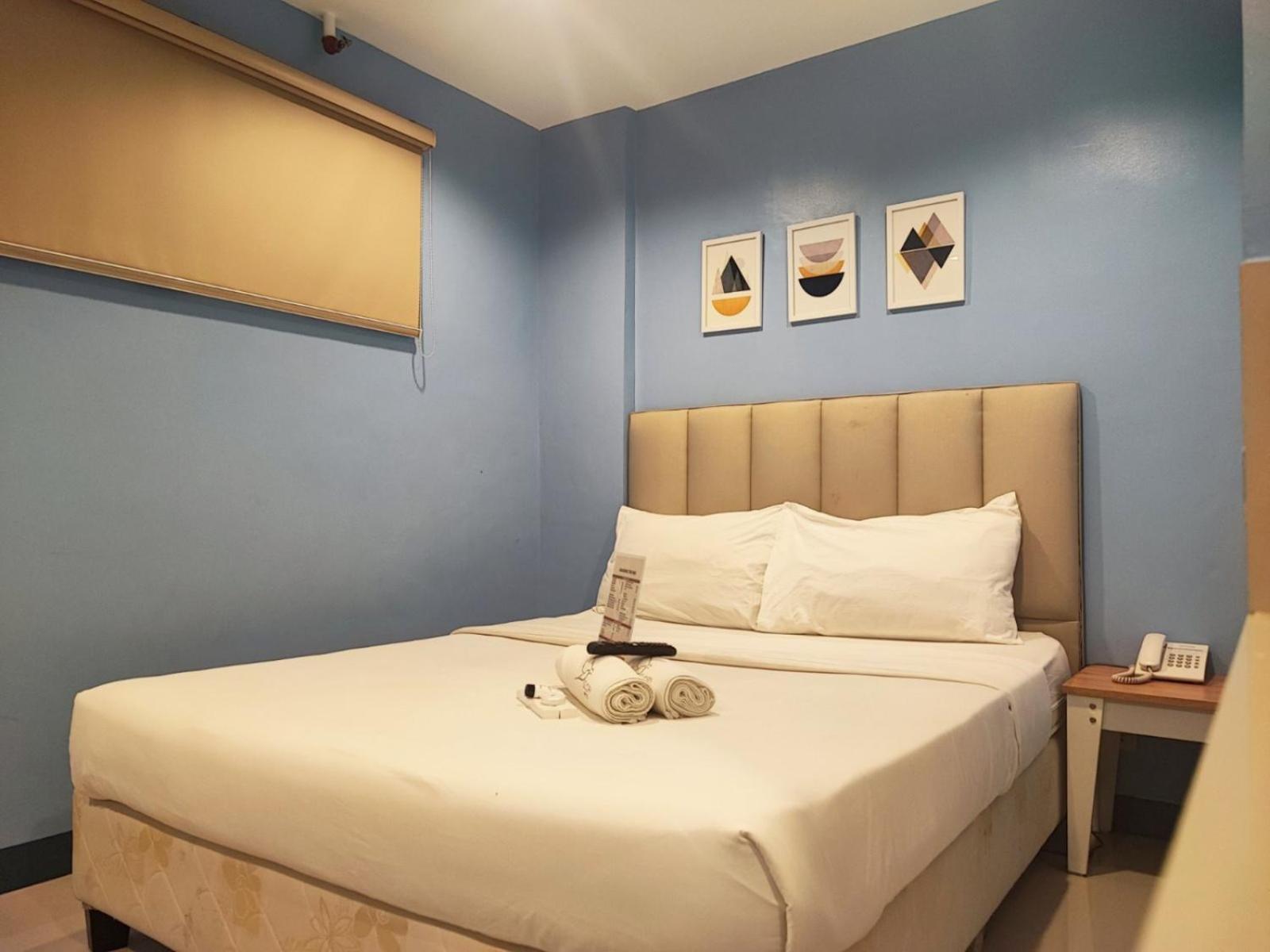 Deluxe Queen Room