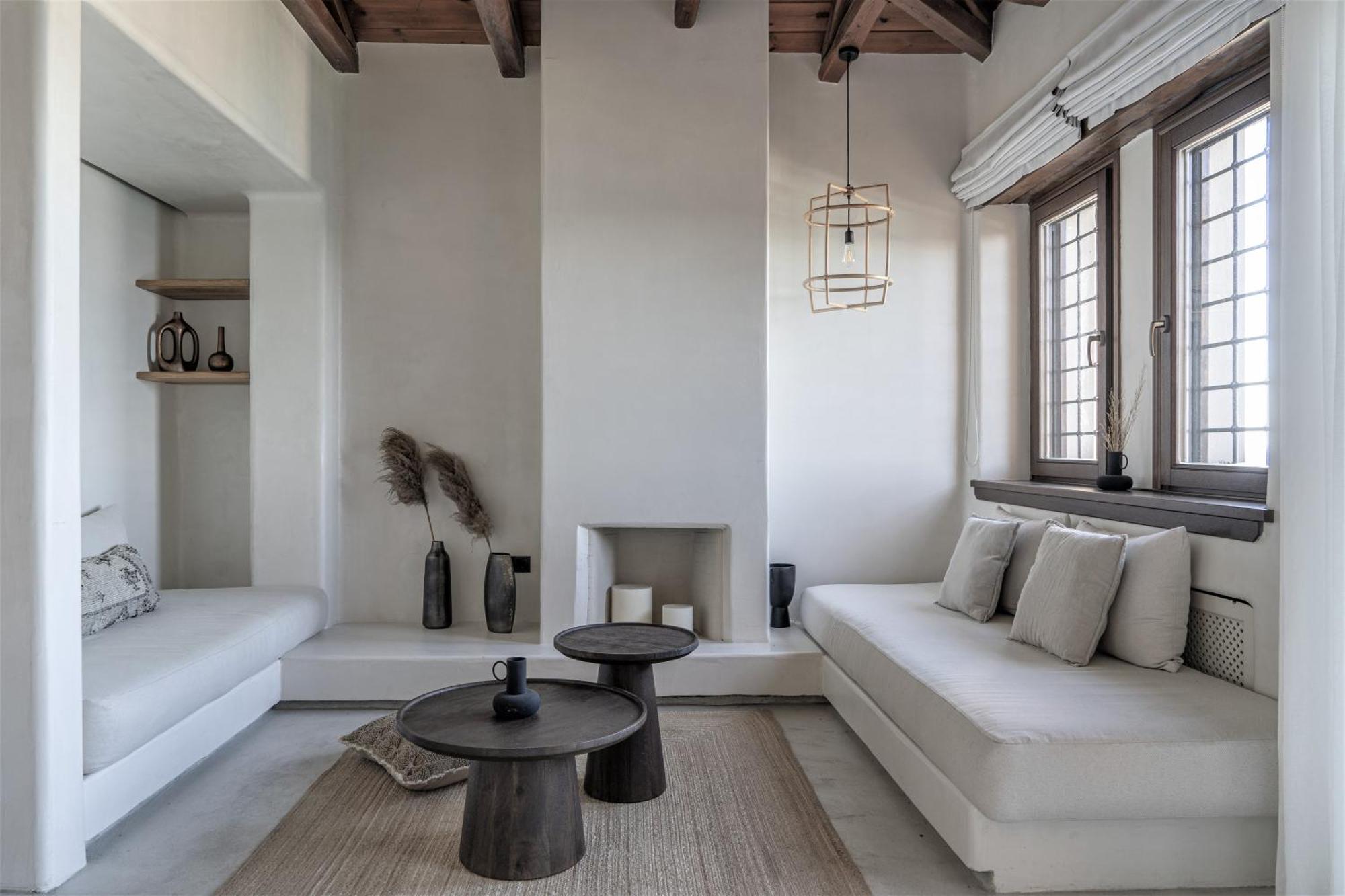 Suite (2-4 Adults)