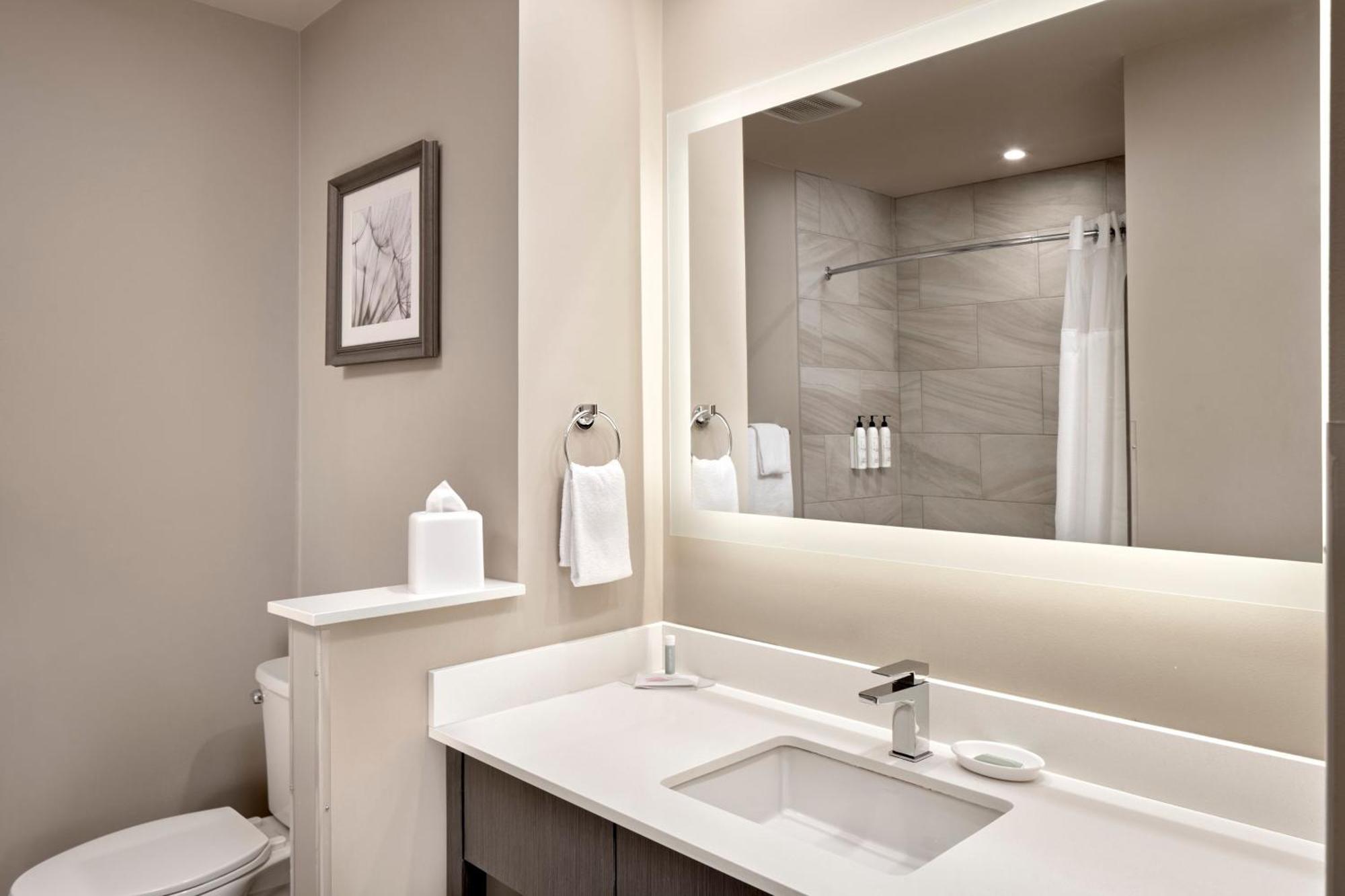 Queen Room with Two Queen Beds - Hearing Accessible