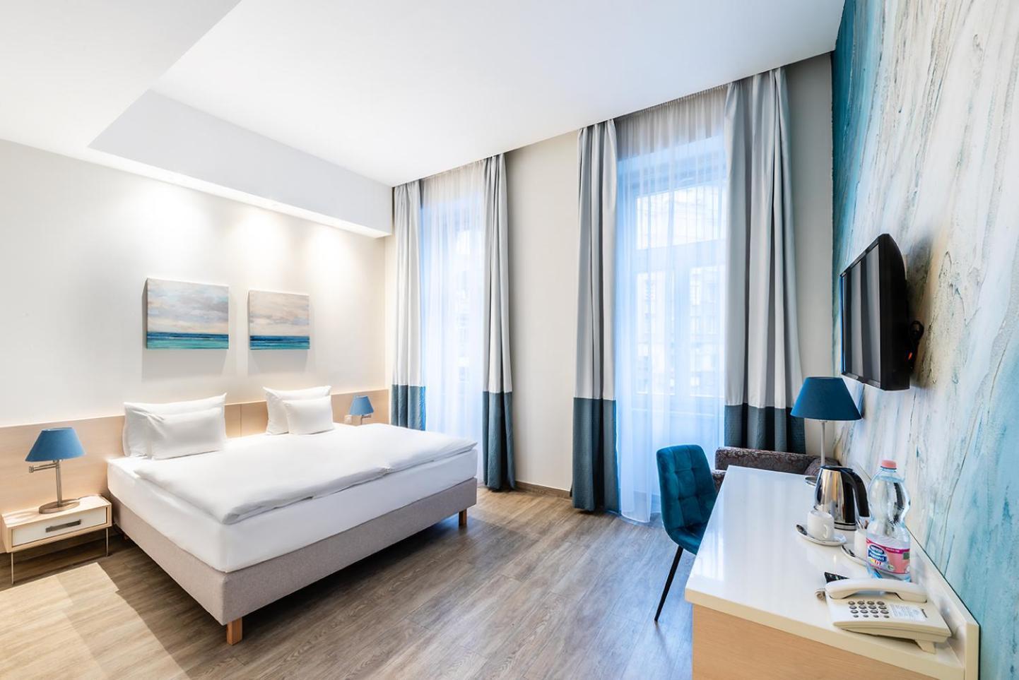 Deluxe Double or Twin Room City View