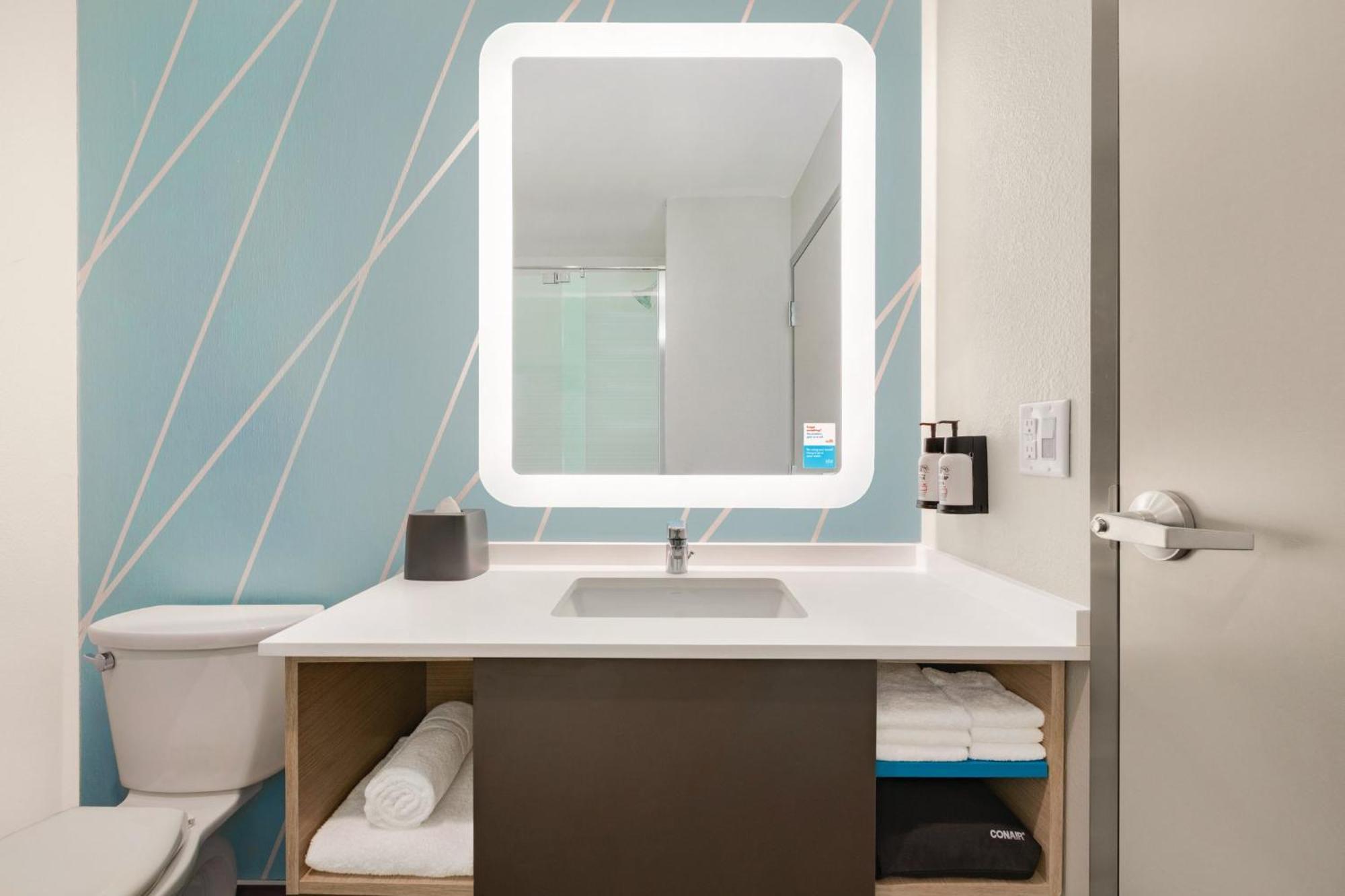 Queen Room with Two Queen Beds - Hearing Accessible/Non-Smoking