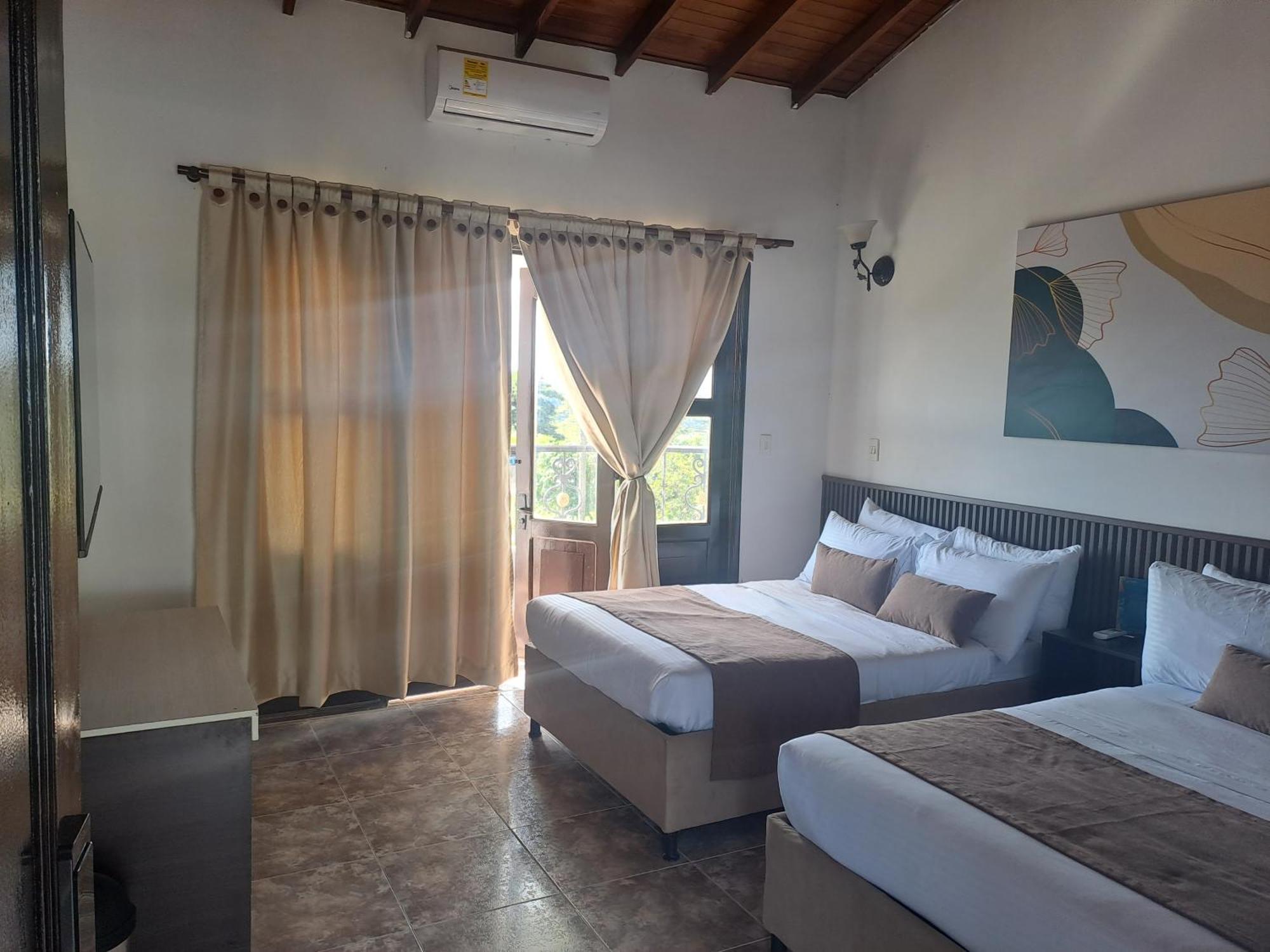 Habitación Cuádruple con balcón