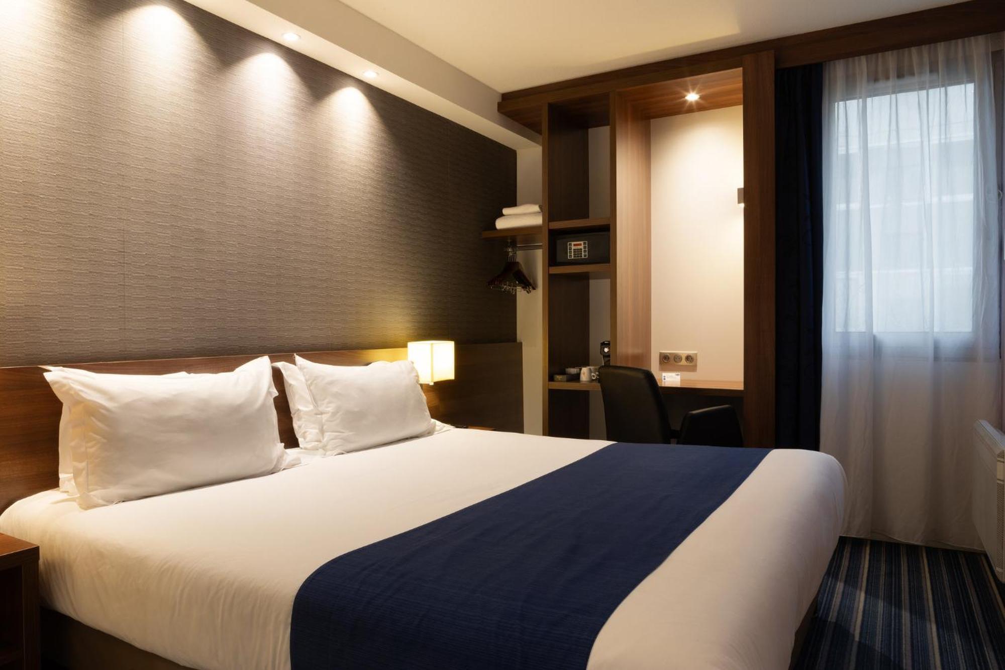 Standard Queen Room - Accessible with Free Breakfast