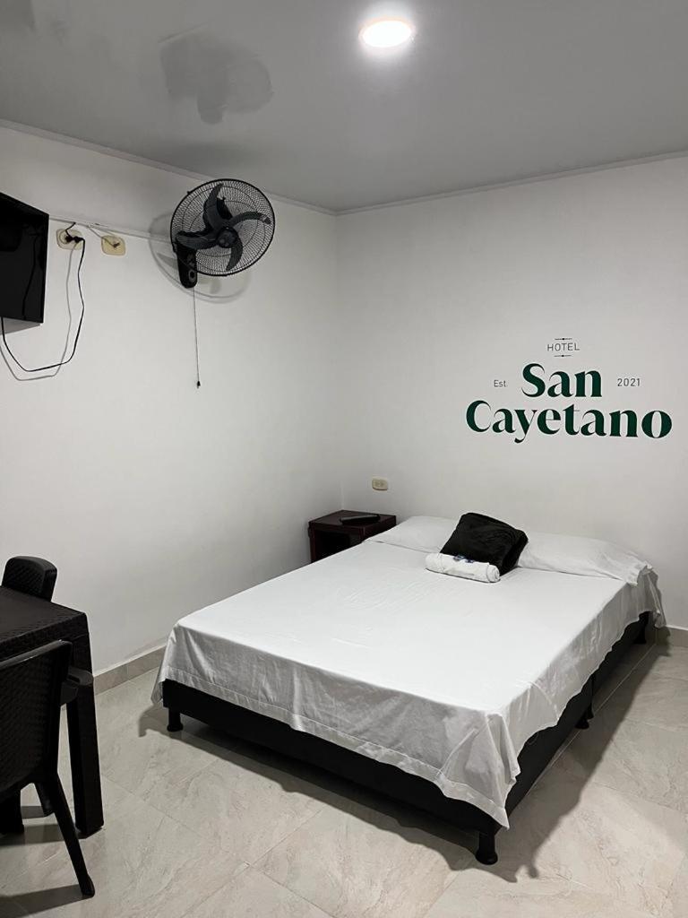 Deluxe Queen Room,1593973299:JPEG