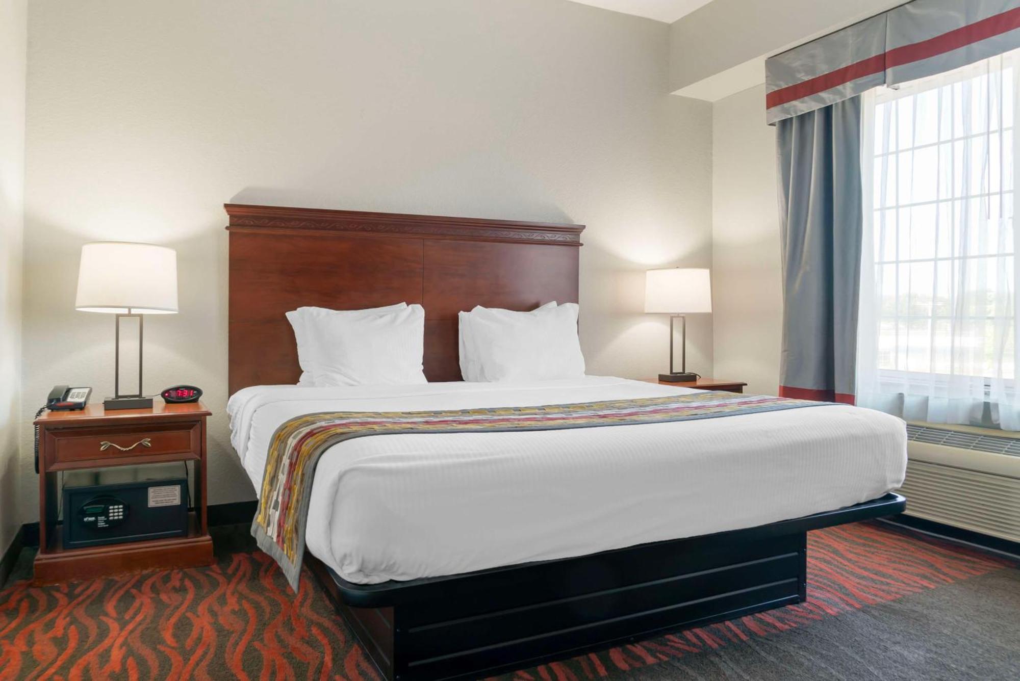 King Suite with Spa Bath - Non-Smoking