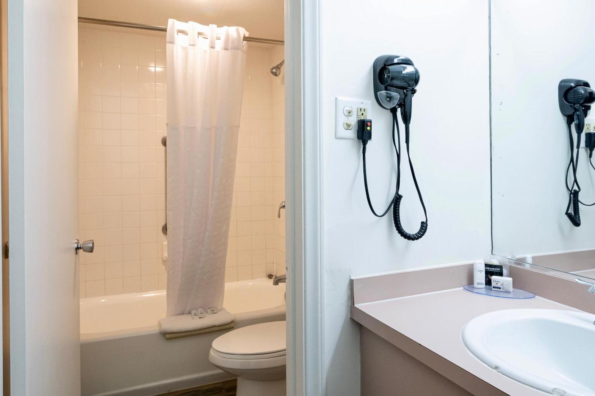 Queen Room with Two Queen Beds - Mobility Access/Non-Smoking