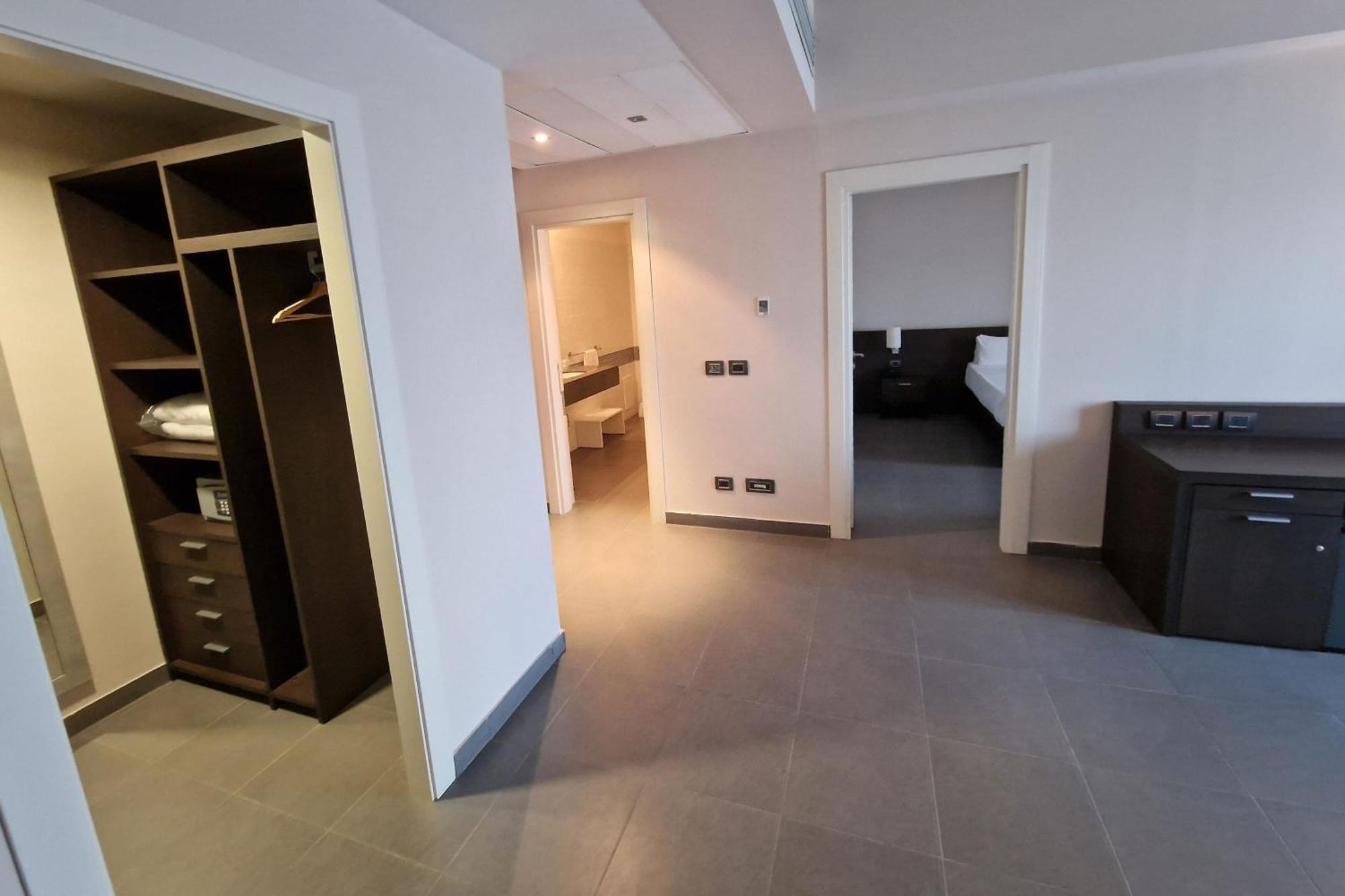 Suite mit 1 Schlafzimmer mit Kingsize-Bett, Schlafsofa und Balkon