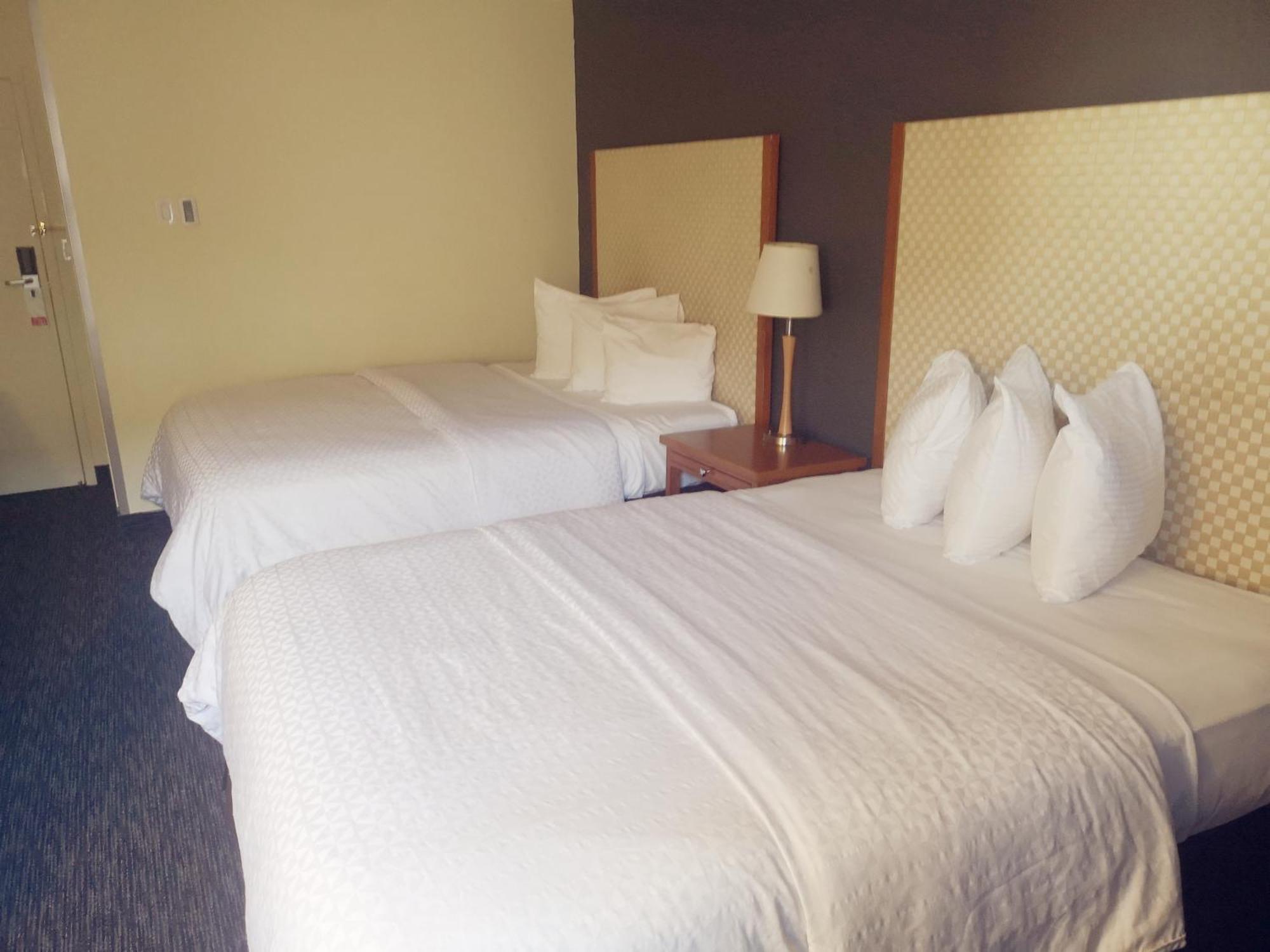 Queen Room Two Queen Beds Main Floor or Non-Smoking