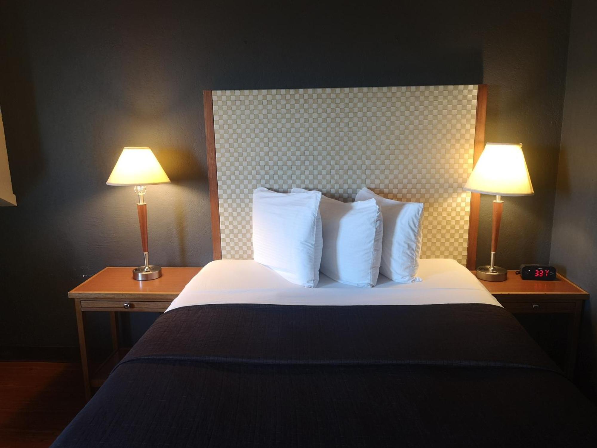 Single Queen Room