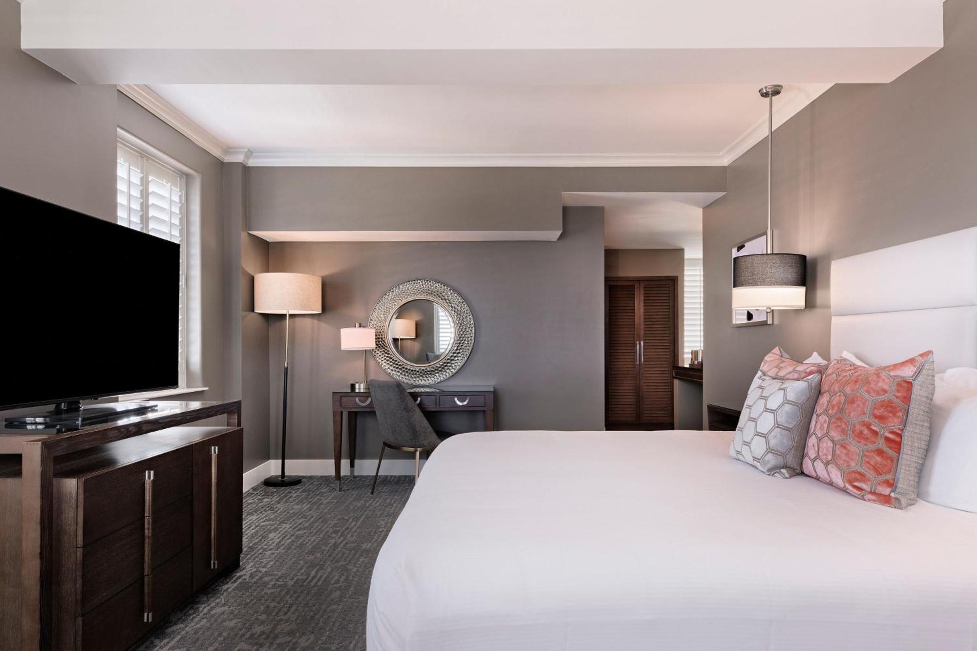 Habitación Esquinera más amplia con vistas a la ciudad - 1 cama extragrande
