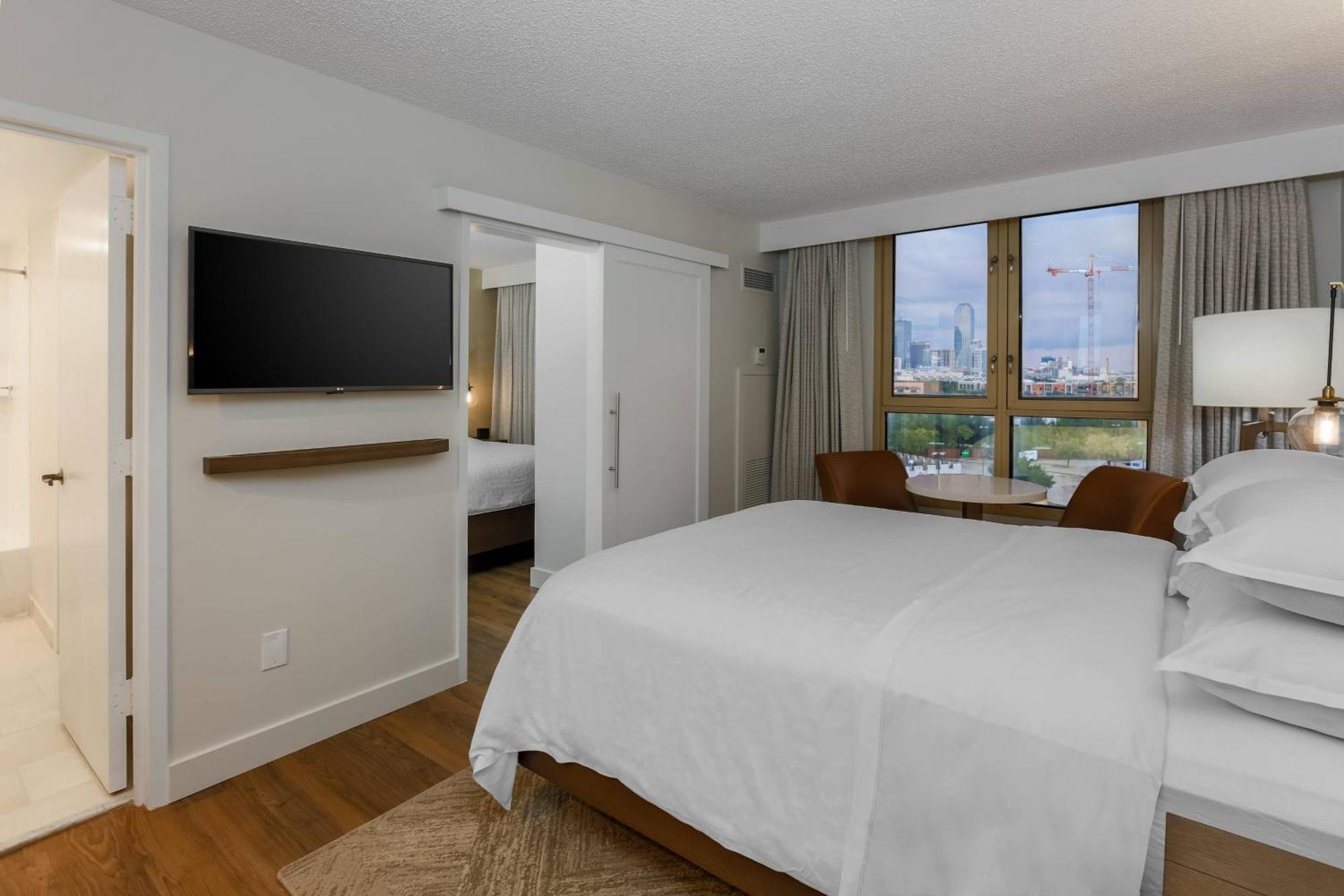 1 King & 1 Queen Bed 2 Bedroom Suite Balcony