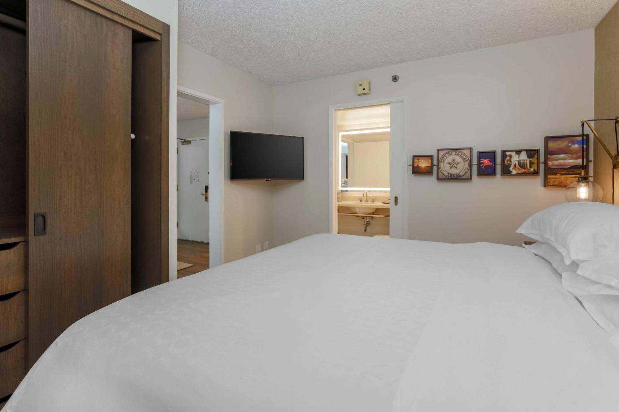 1 King bed & sofa bed 1 Bedroom Suite 1 King Sofa bed