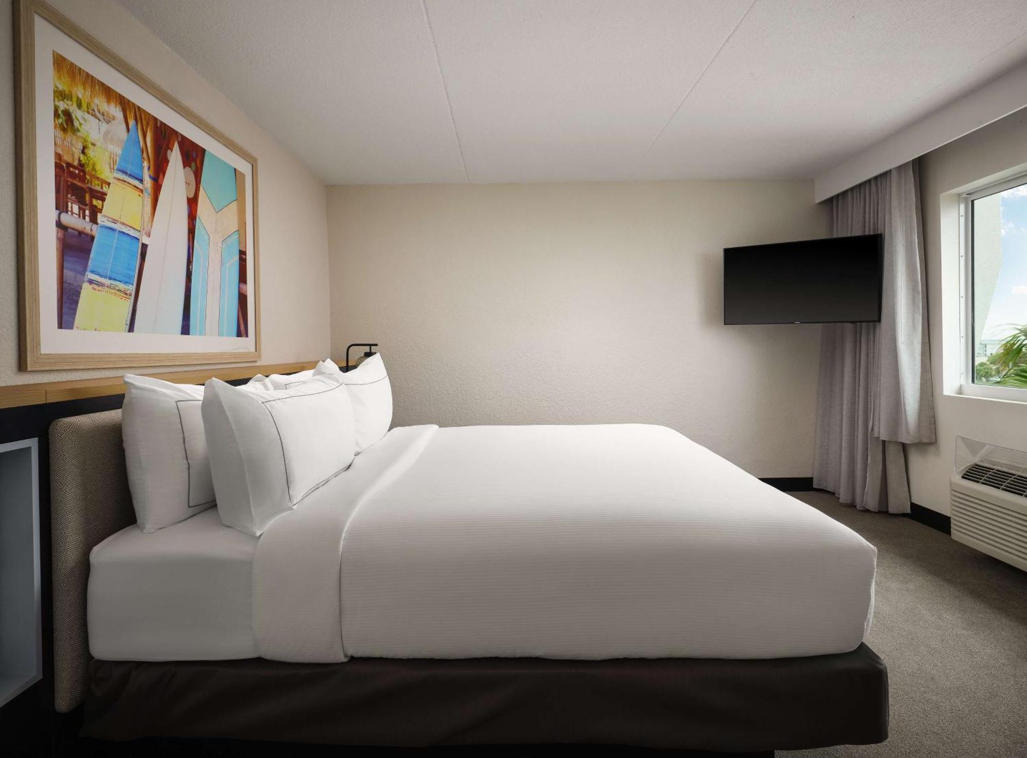 Suite mit 1 Schlafzimmer mit Kingsize-Bett und seitlichem Meerblick