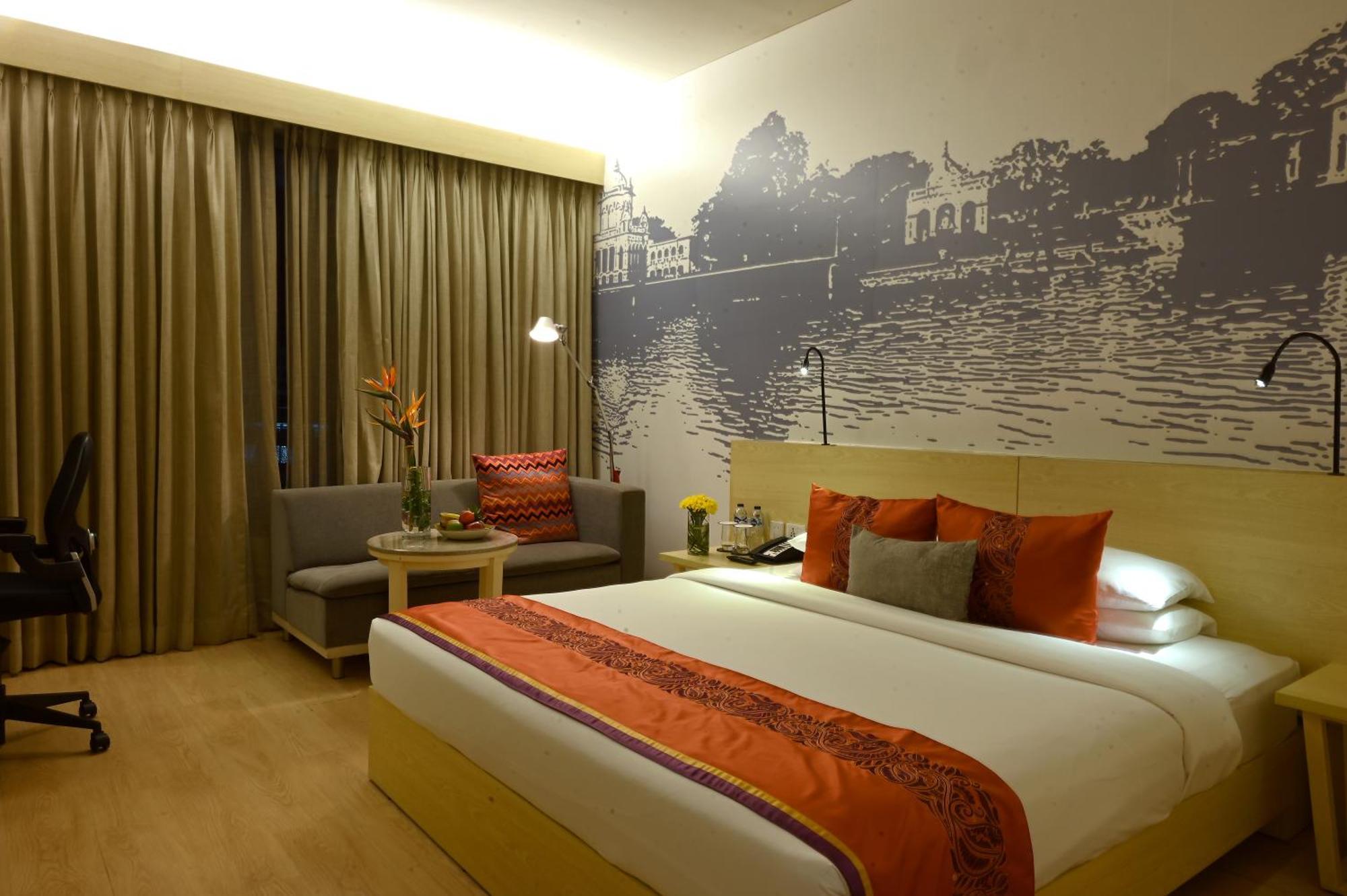 Deluxe Room City View King Bed