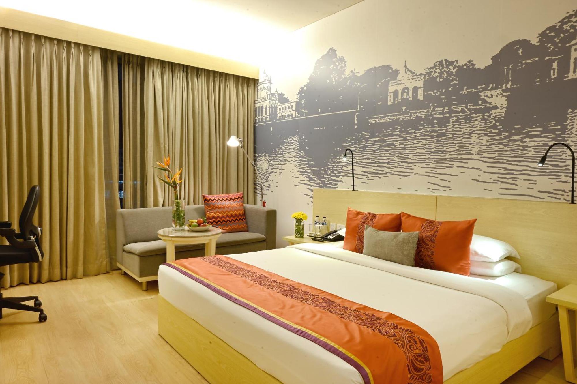 Deluxe Room City View King Bed