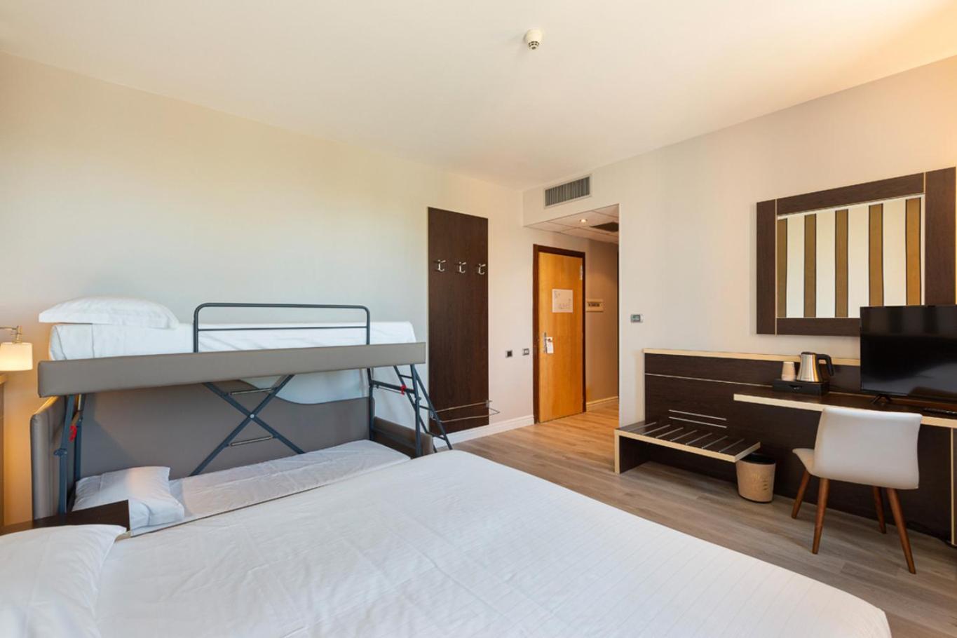 Deluxe Quadruple Room
