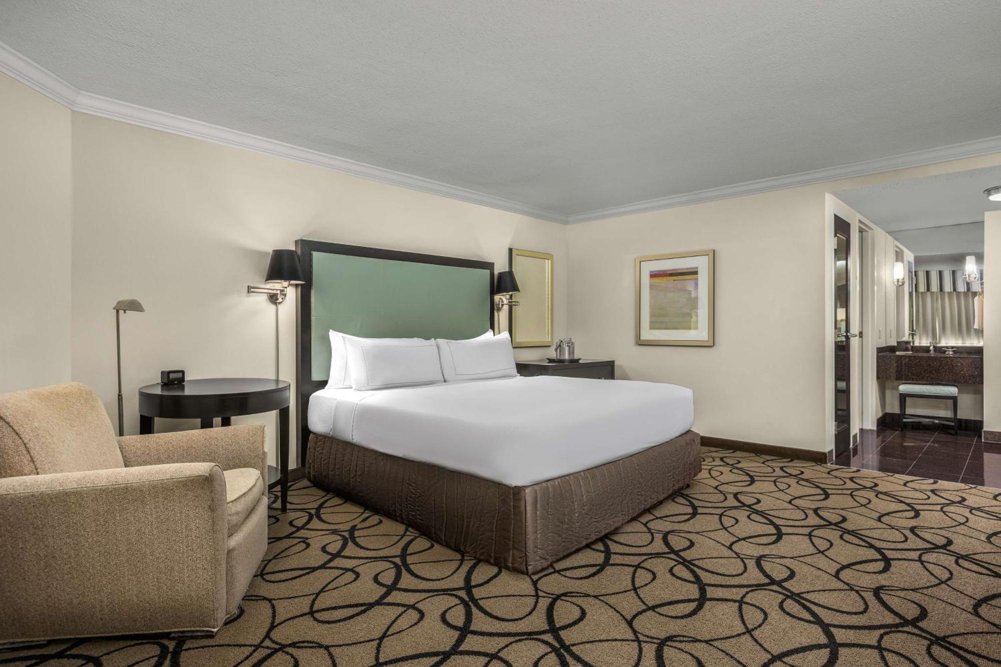 King Corner Room