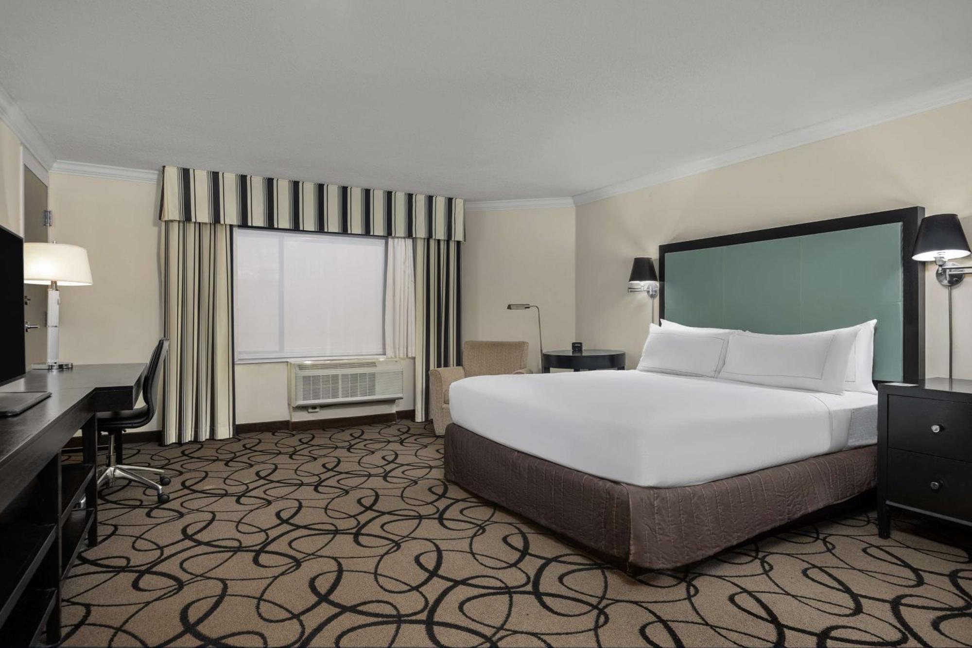 King Corner Room
