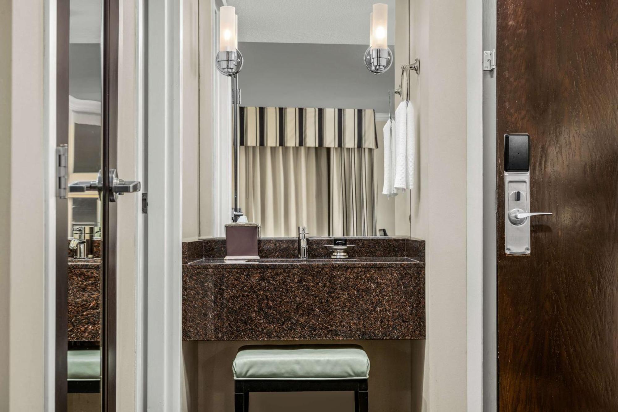 King Corner Room
