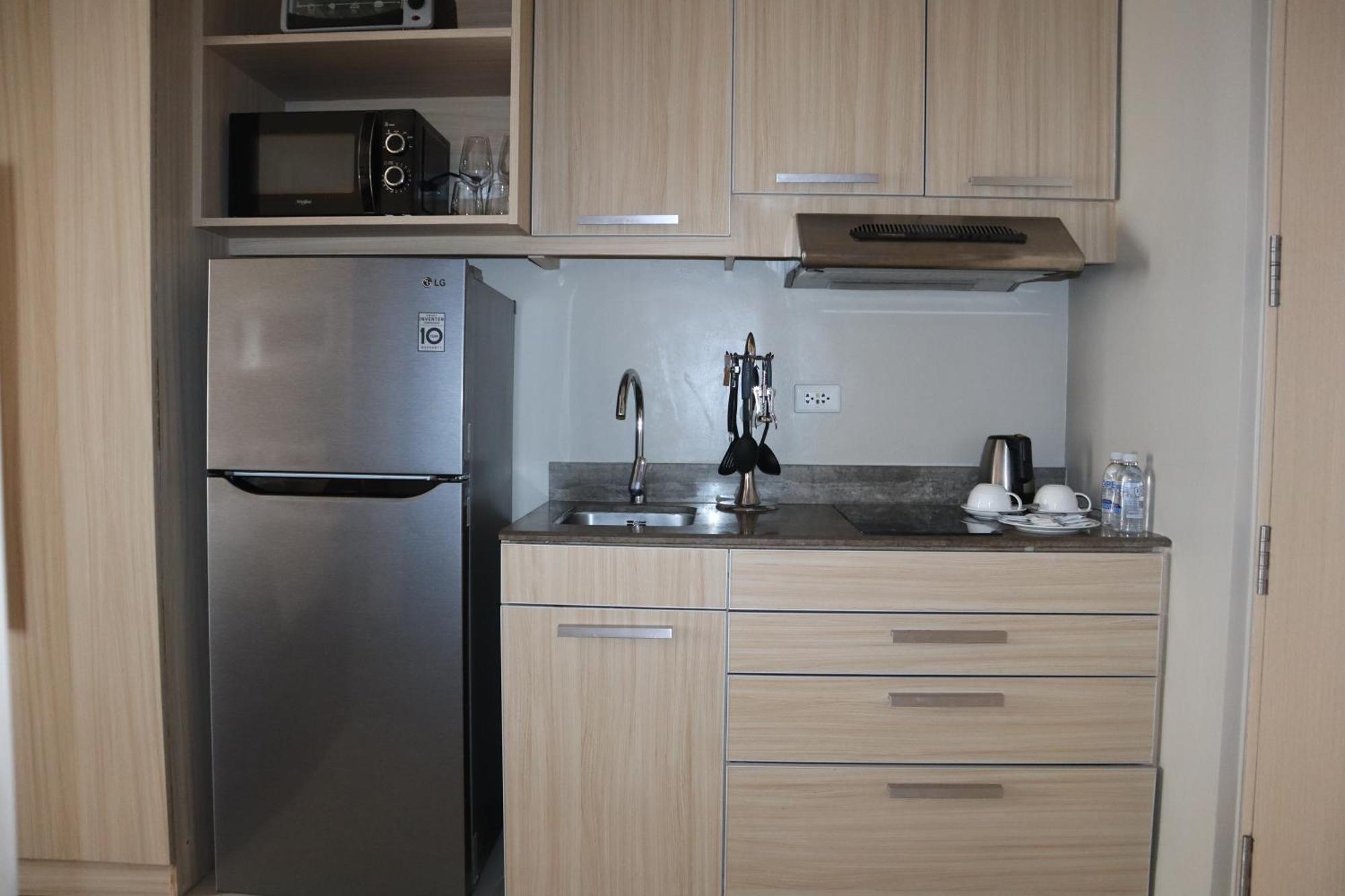 1 King Bed, Studio Room with Kitchenette
