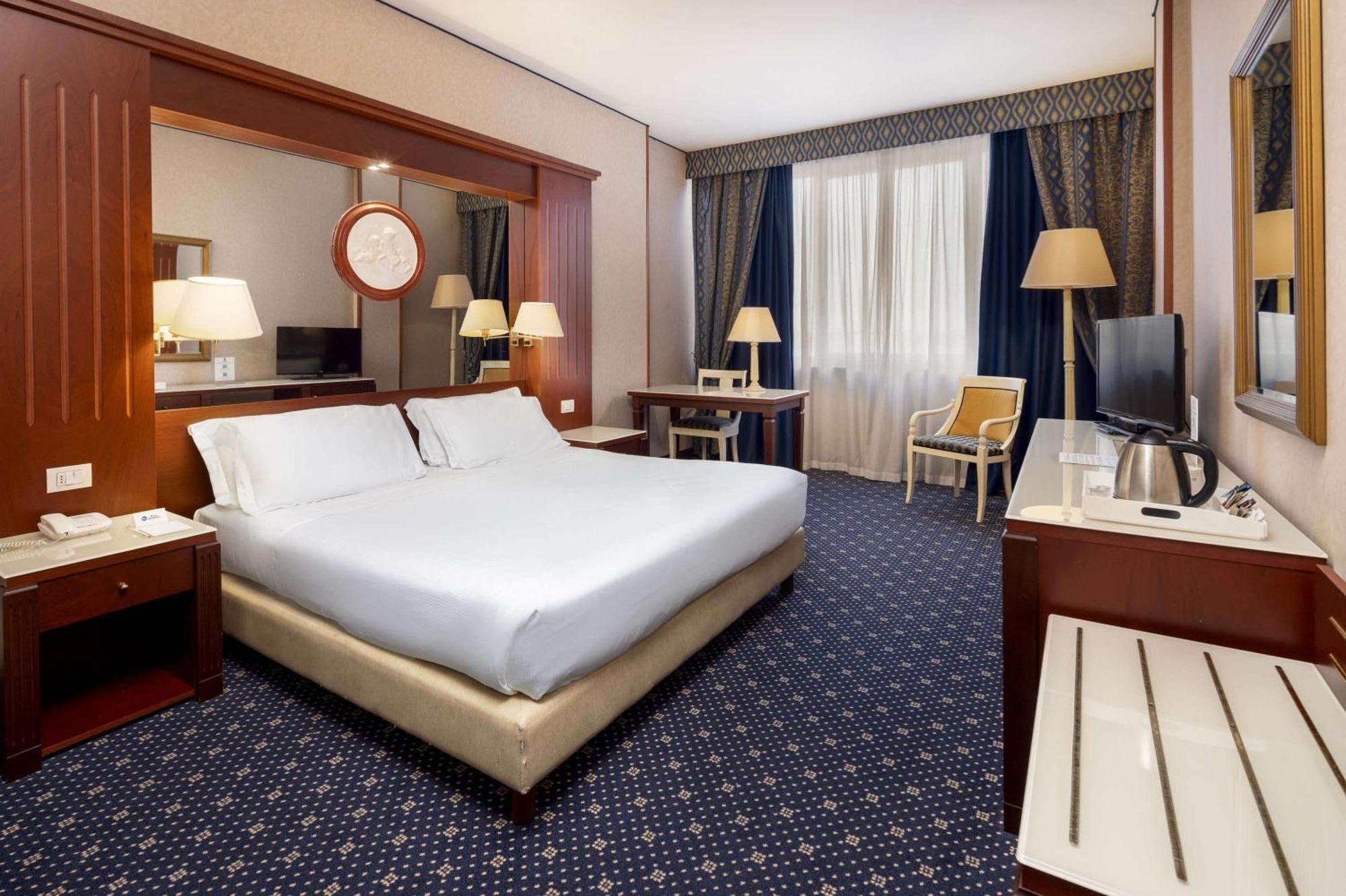 Double Room 1 King Bed