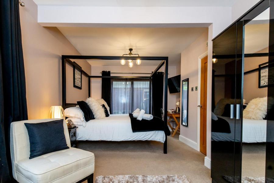 Super King Room - No Pets Allowed