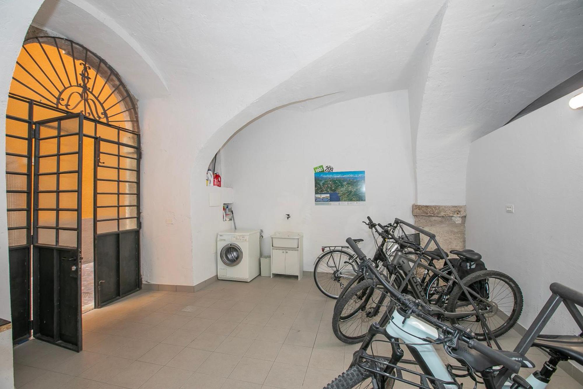 One Bedroom Apartment with Balcony 3