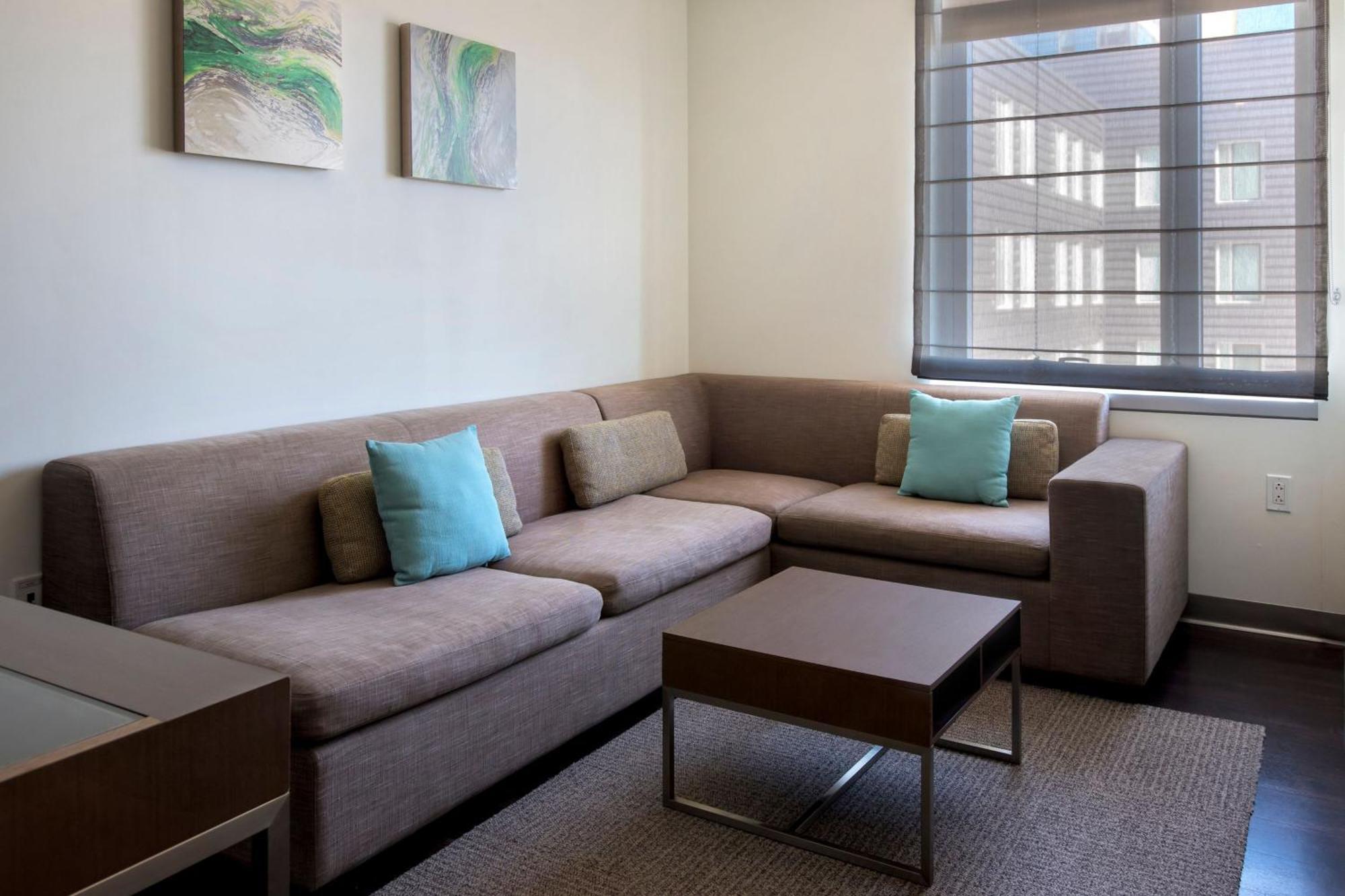 1 Bedroom King 1 Bedroom Suite 1 King Sofa bed