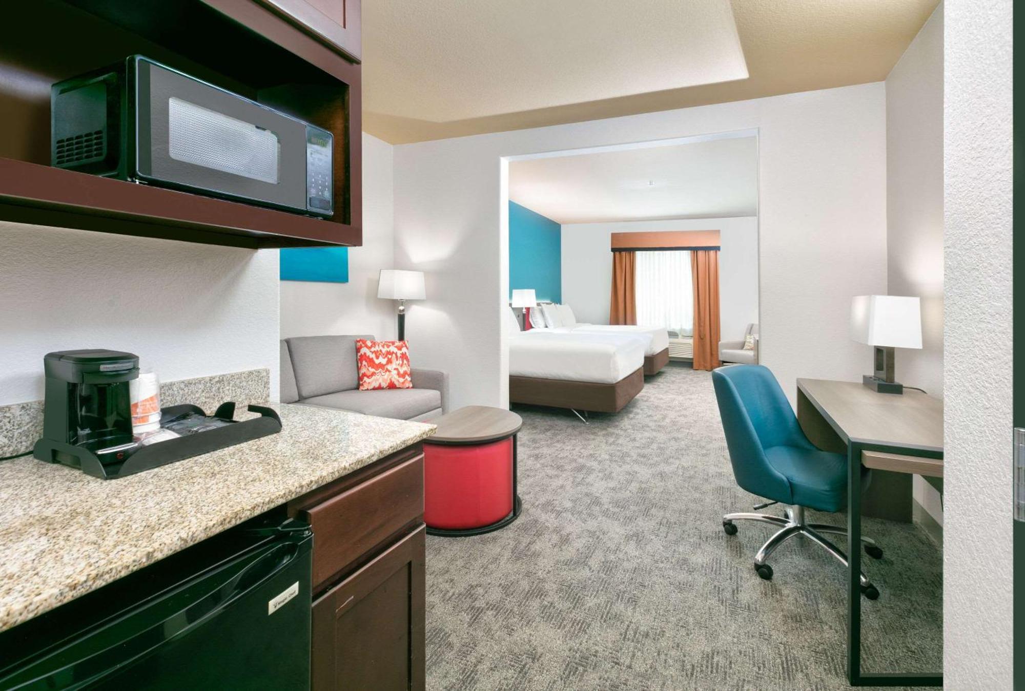 Queen Suite Two Queen Beds Non-Smoking