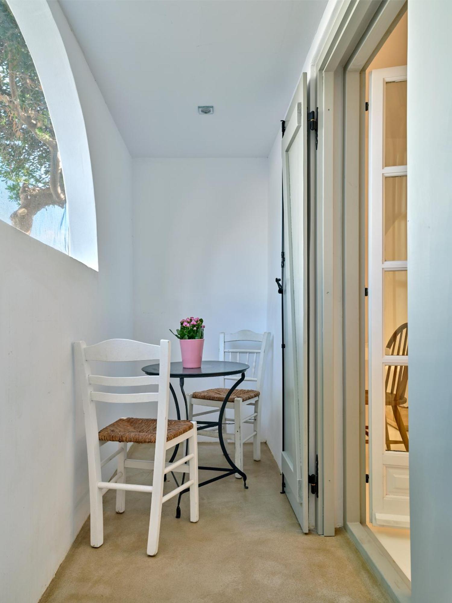 Economy Courtyard on Raised Basement