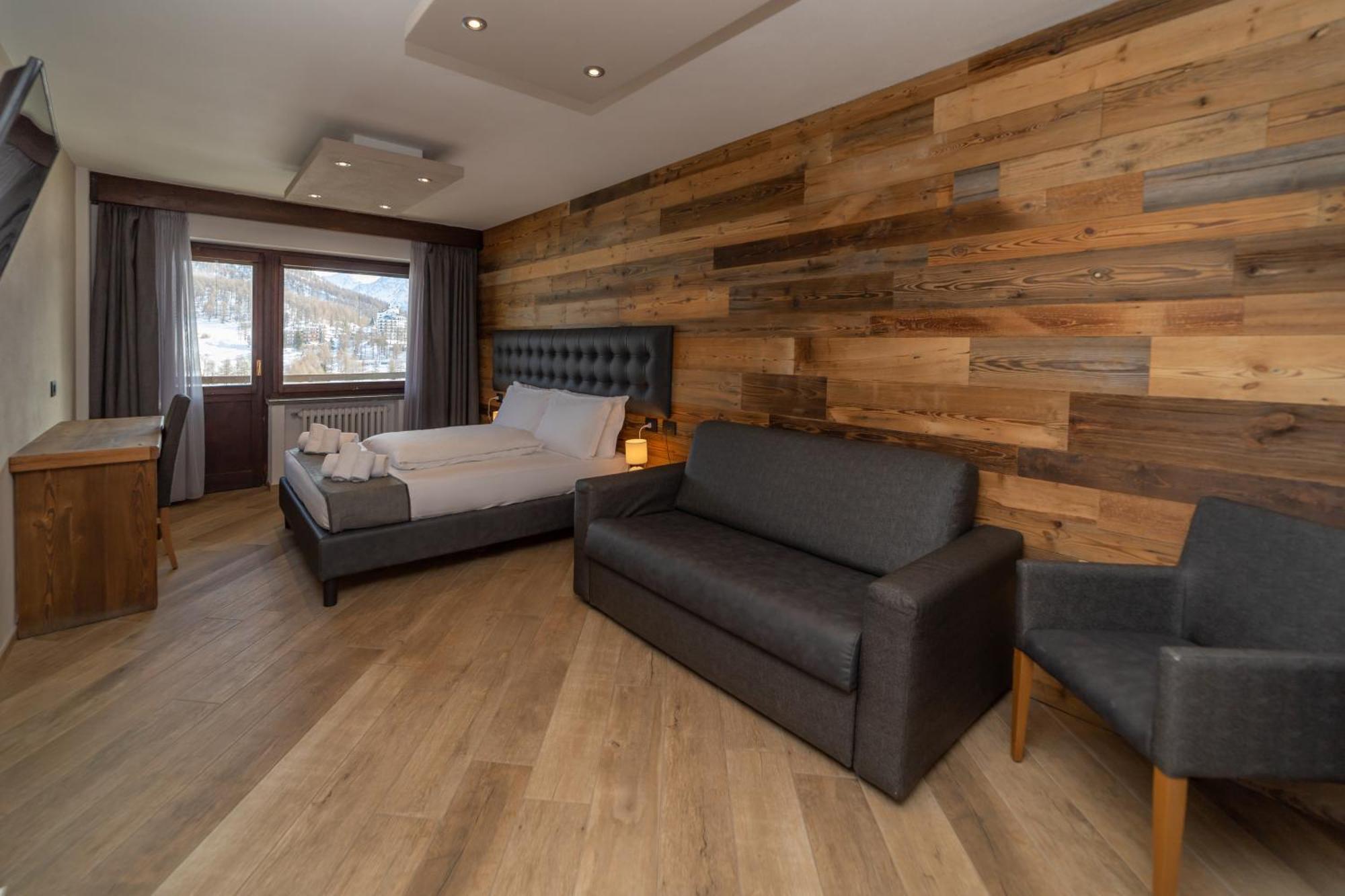 Junior Suite,1539786691:JPEG