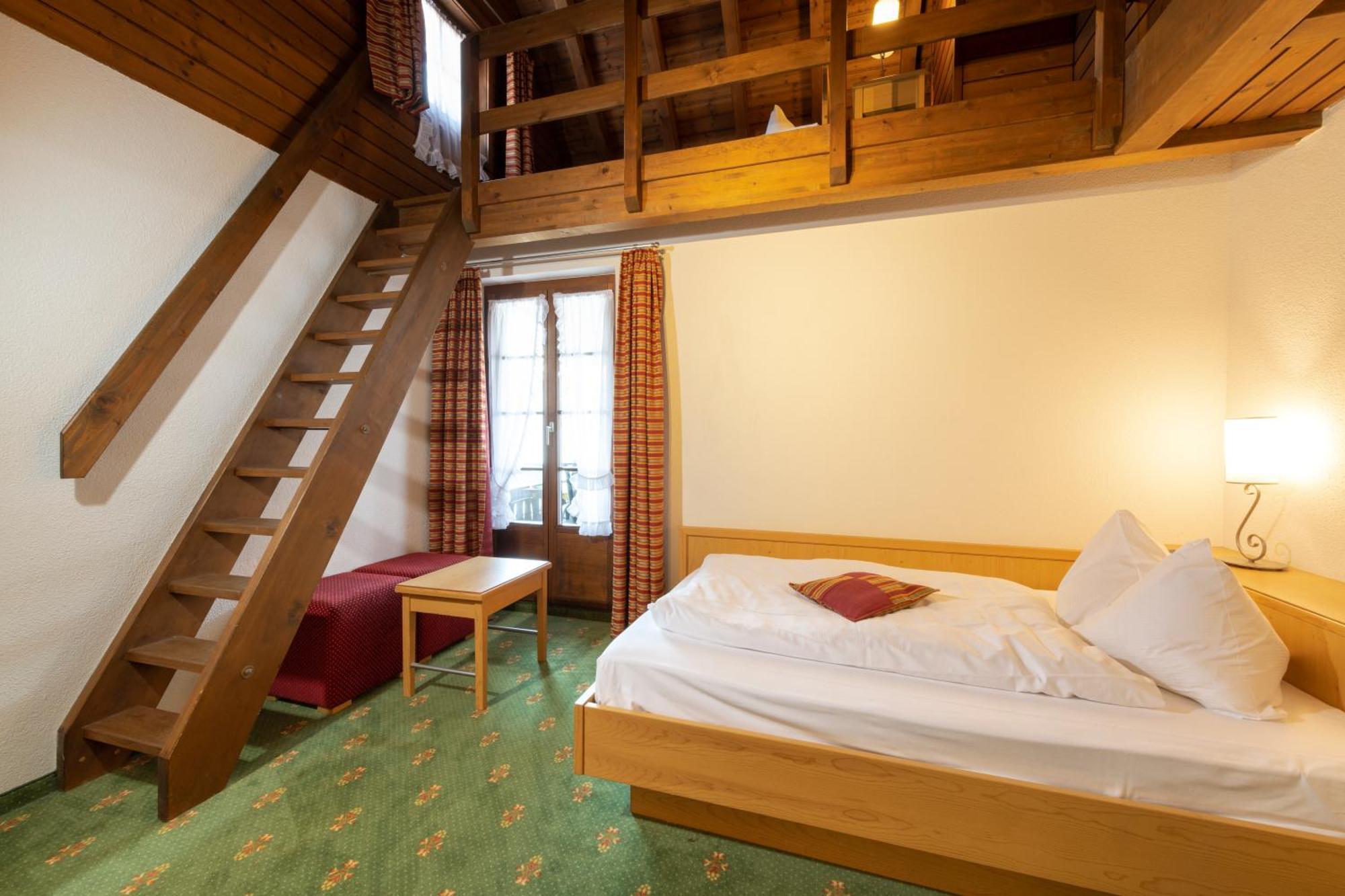 Three-Bedroom Apartment,1539881473:JPEG