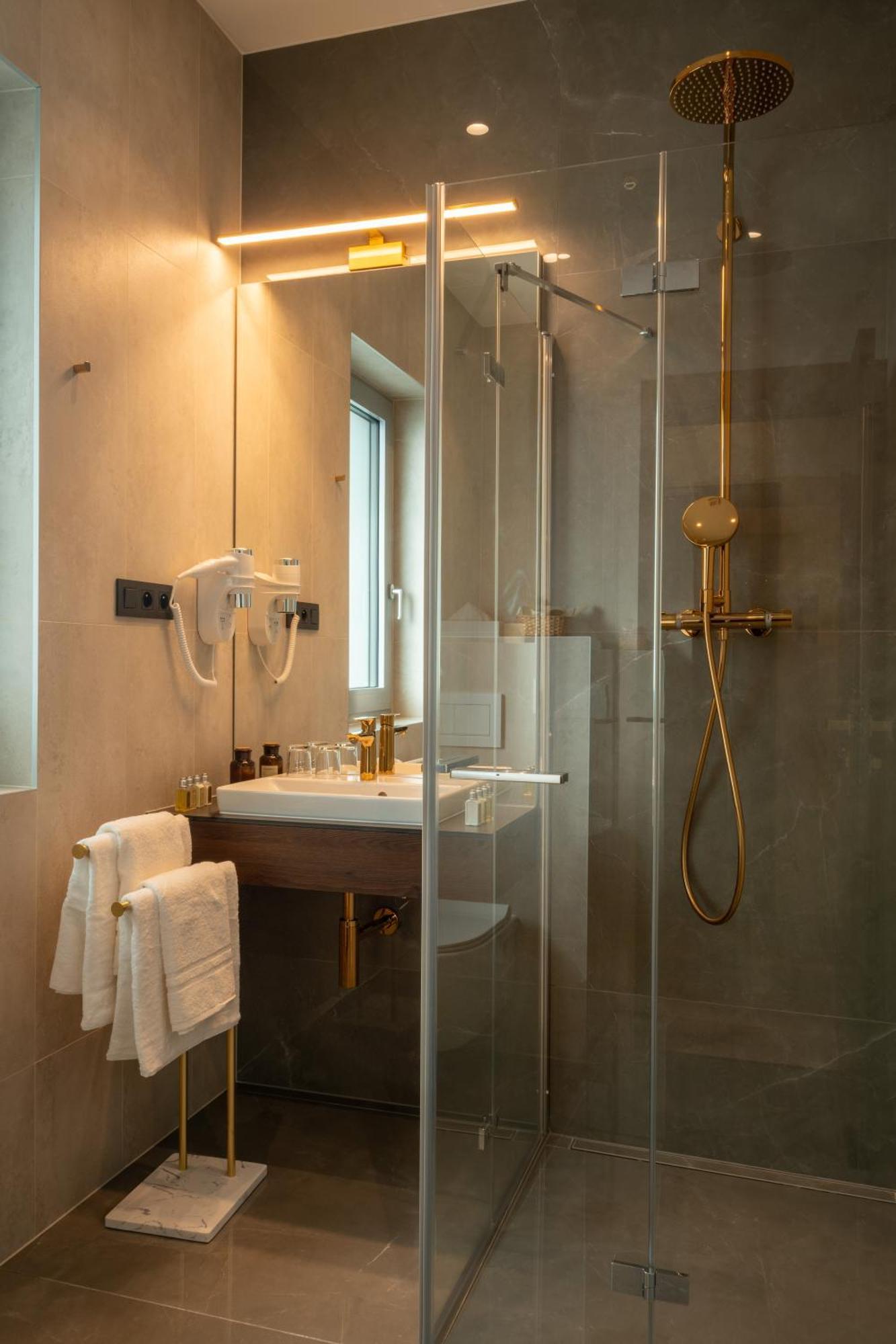 Deluxe Double or Twin Room City View