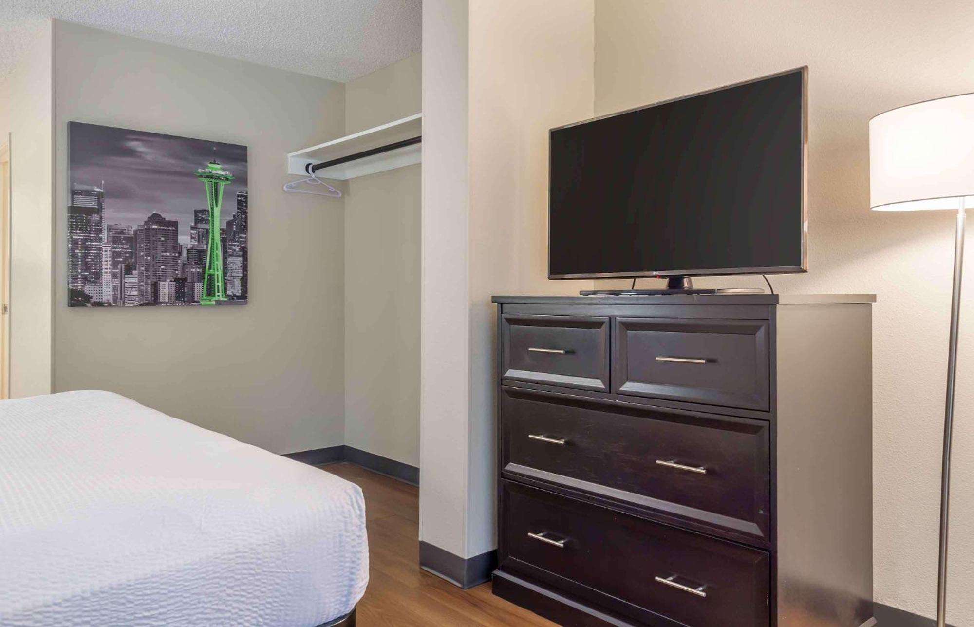 Deluxe Studio 1 King Bed Non-Smoking