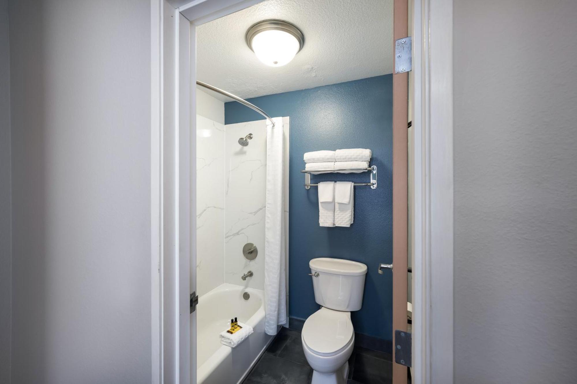 Queen Room with Two Queen Beds - Disability Access/Bath Tub