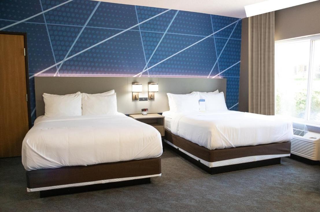 Queen Room Two Queen Beds Non-Smoking