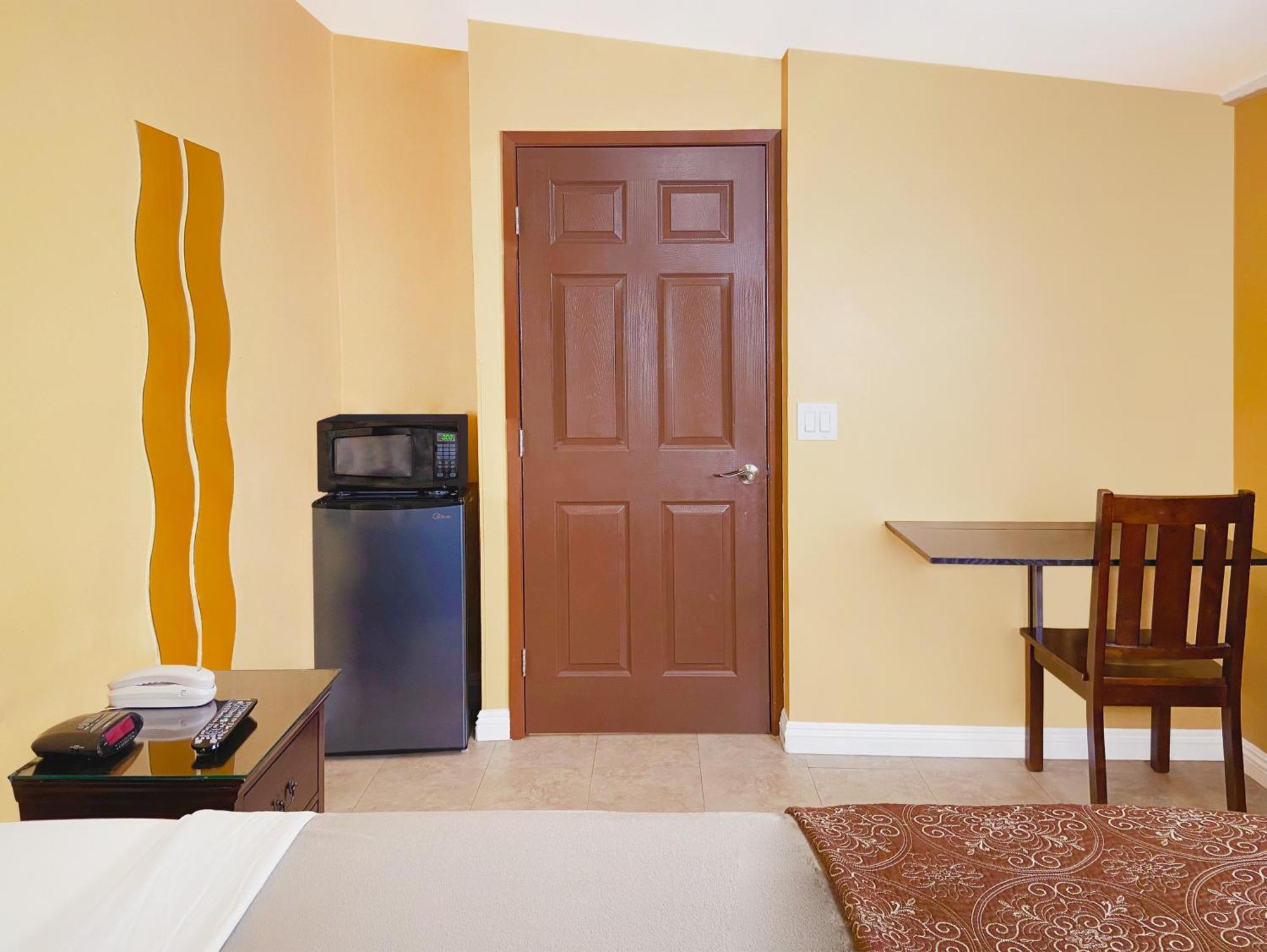 Standard Queen Room