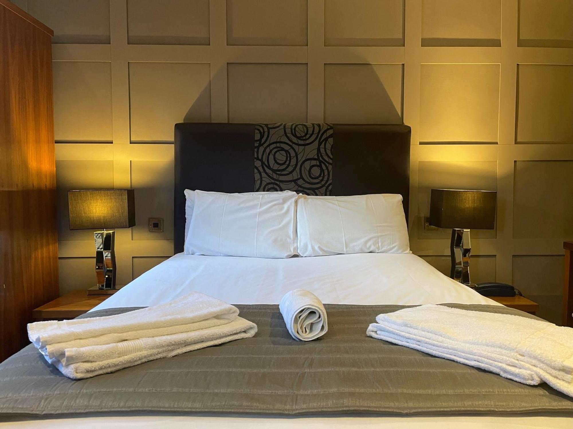 Double Room with Bath/Shower