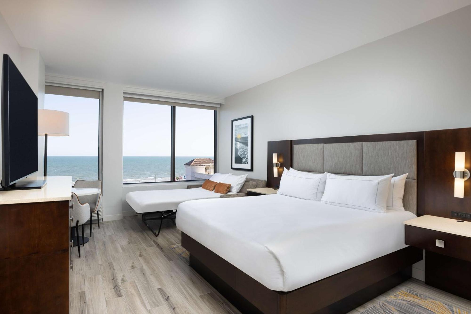 Superior King Room with Sofa Bed and Gulf View