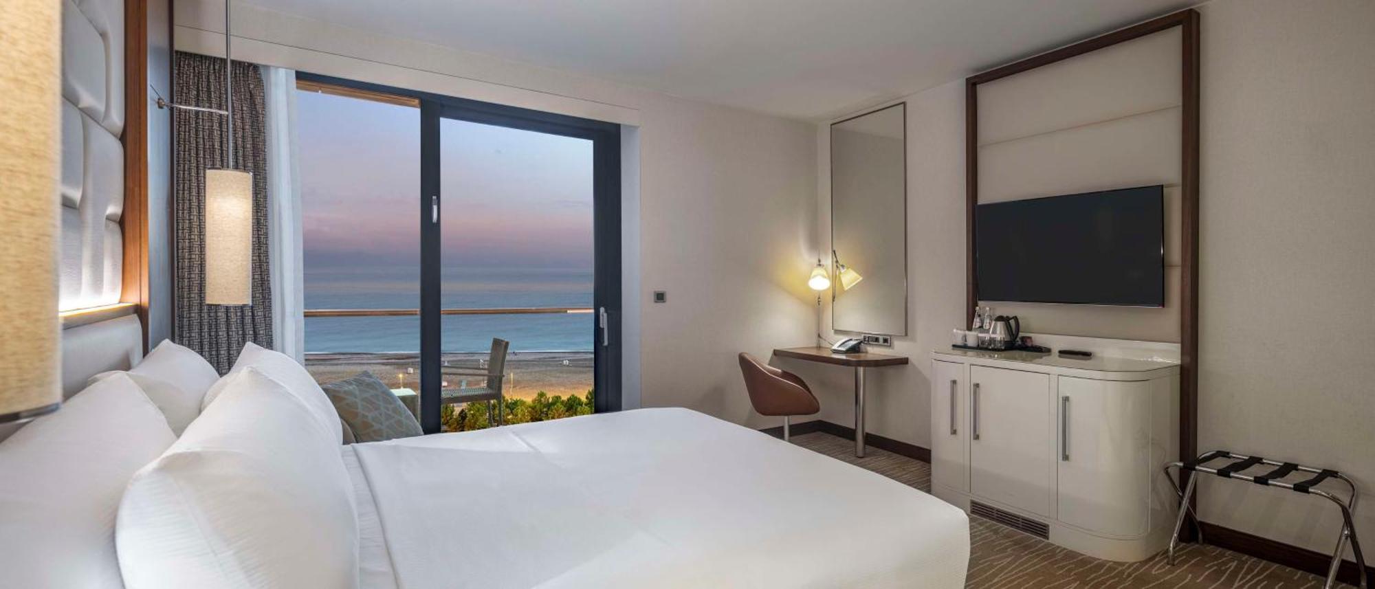 Executive King Room with Balcony and Sea View