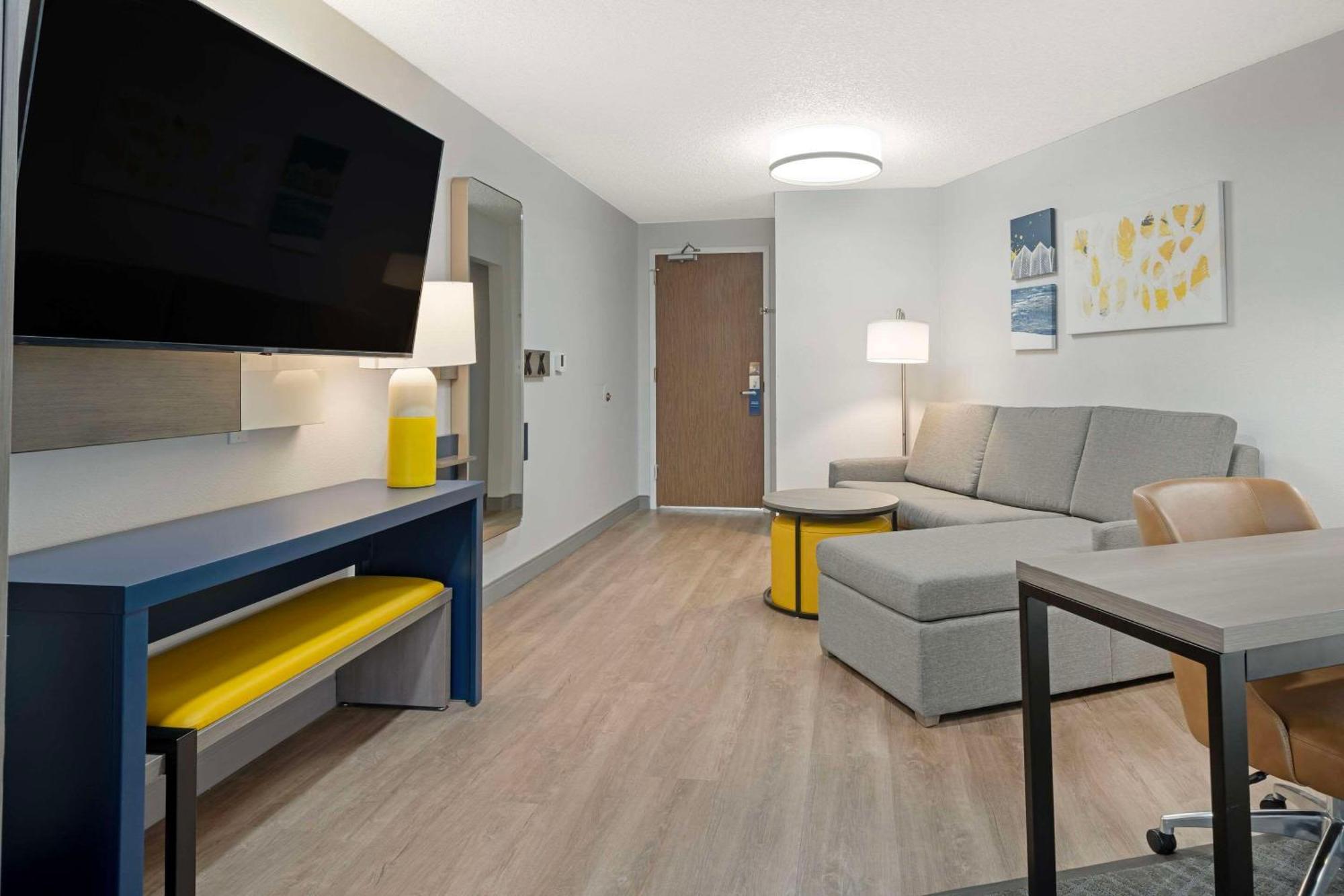 King Room Sofa Bed River View