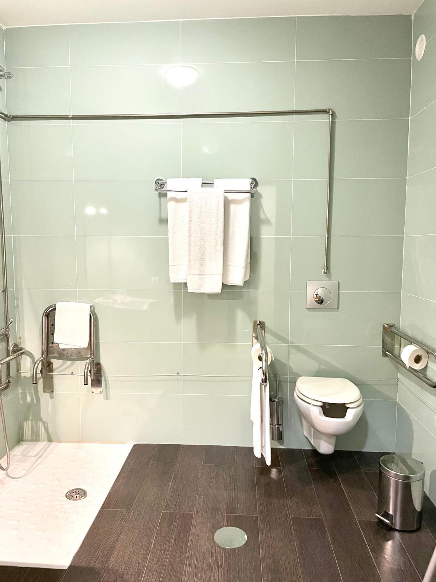 Twin Room Disability Access,1588053184:JPEG
