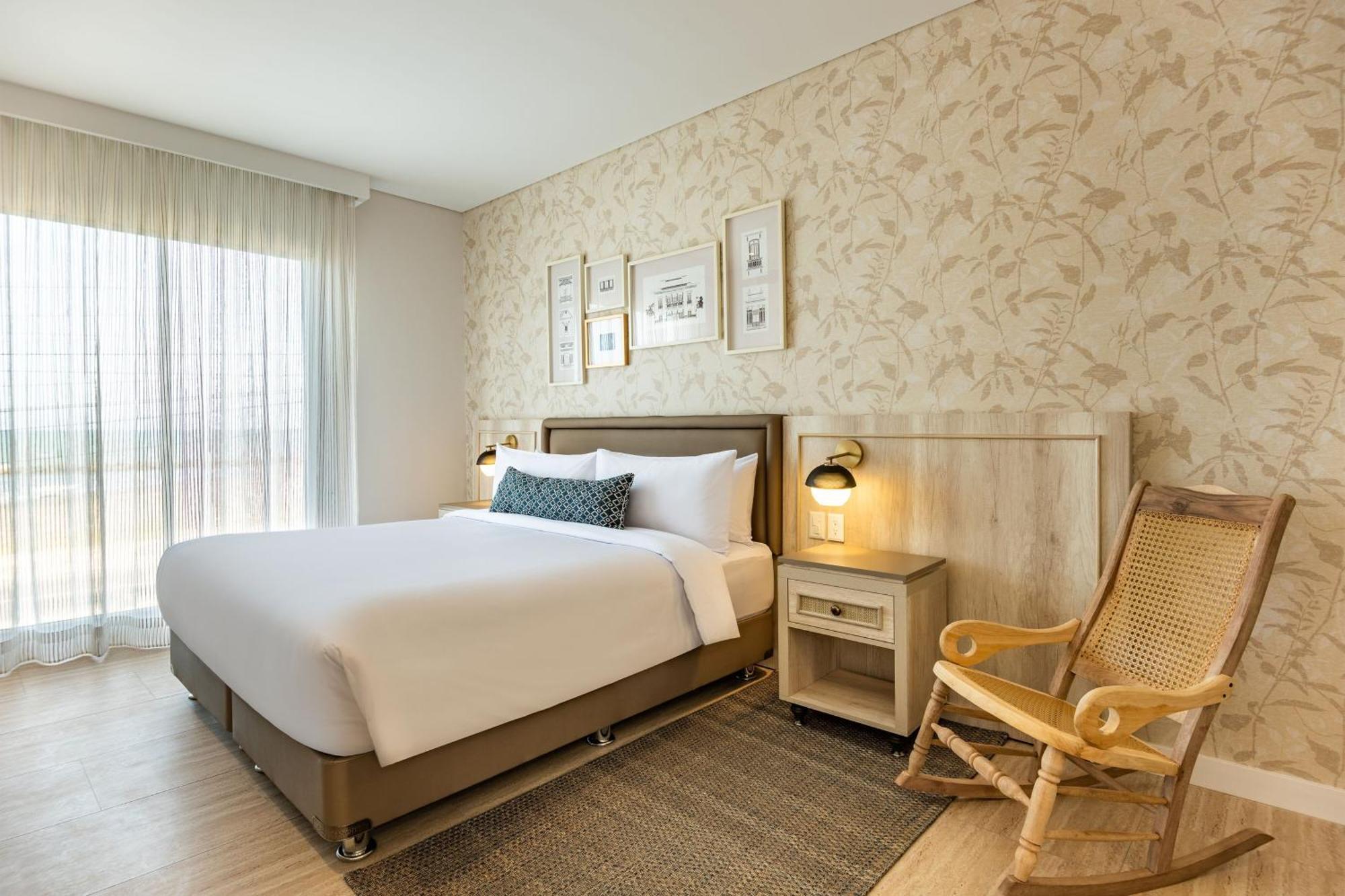 Premium Ocean View Guest room 1 King Ocean view